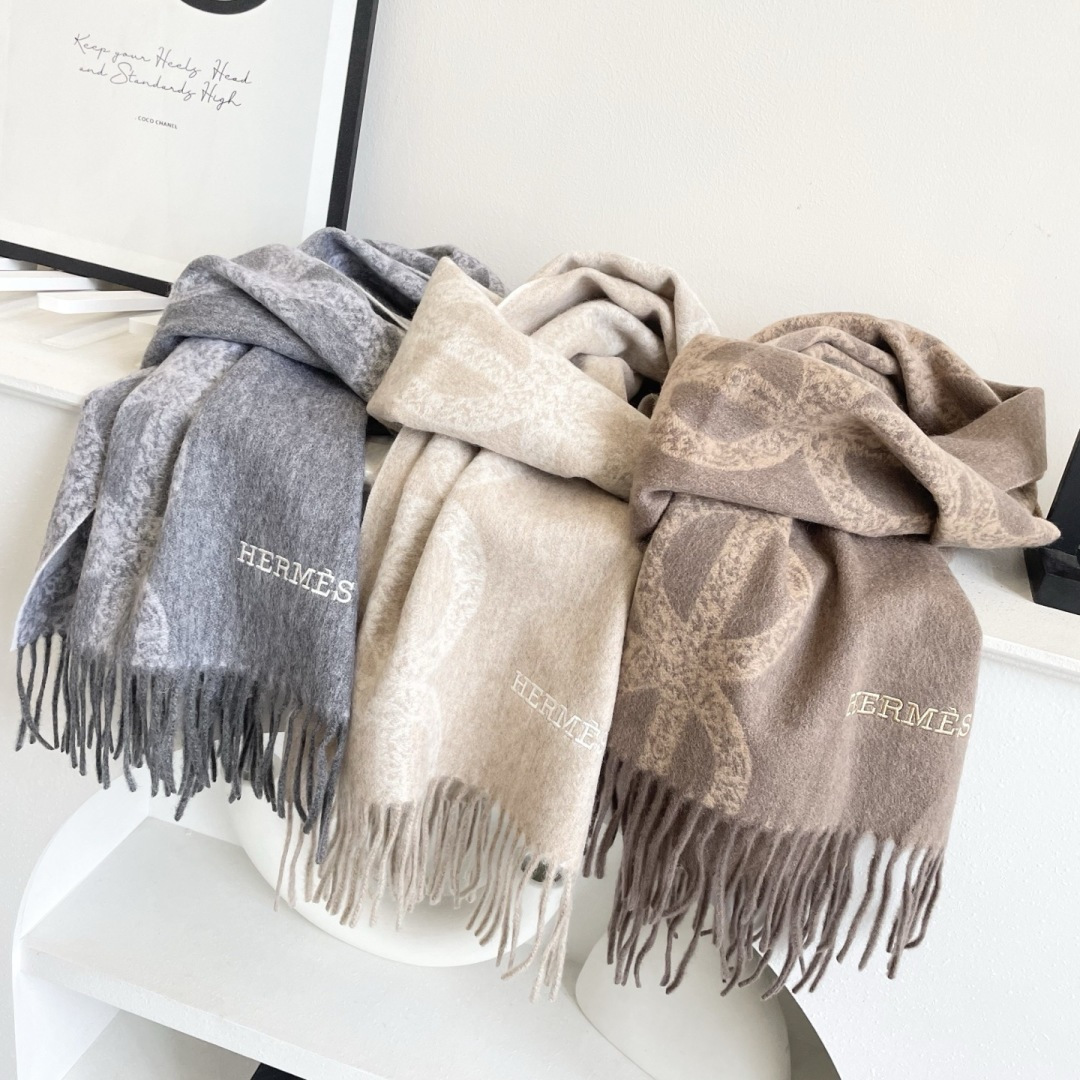 上新2025爱马仕男女款围巾且买且珍惜😍~都是出口订单所以比较难遇❤️东西讲究少而精😍好看的一定要收😎这