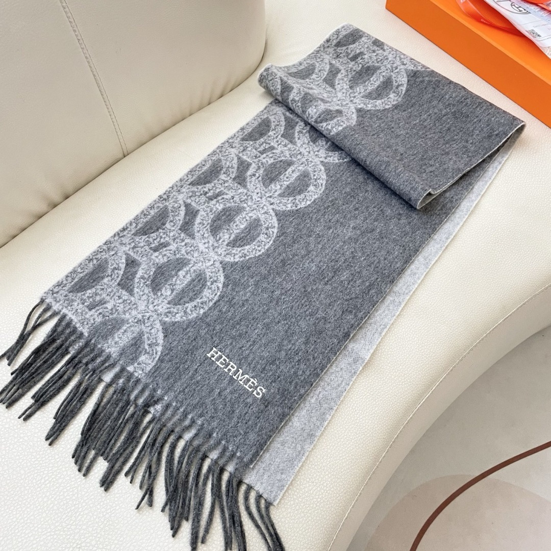 上新2025爱马仕男女款围巾且买且珍惜😍~都是出口订单所以比较难遇❤️东西讲究少而精😍好看的一定要收😎这