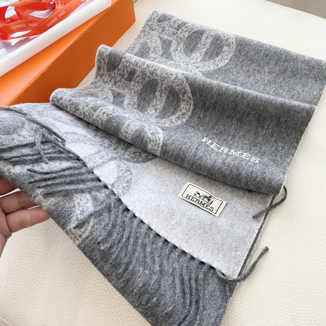 上新2025爱马仕男女款围巾且买且珍惜😍~都是出口订单所以比较难遇❤️东西讲究少而精😍好看的一定要收😎这