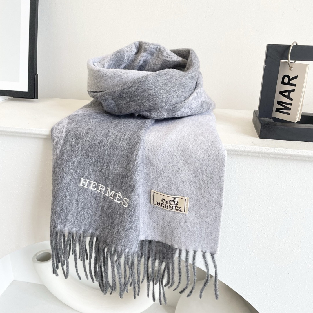 上新2025爱马仕男女款围巾且买且珍惜😍~都是出口订单所以比较难遇❤️东西讲究少而精😍好看的一定要收😎这