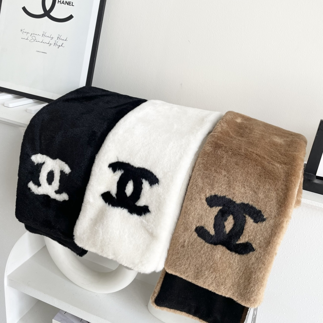 【▪️超级保暖Chanel秋冬新款！！！】简约奢华大气白富美，进口人工皮草和羊绒的结合，高级的范畴已不只