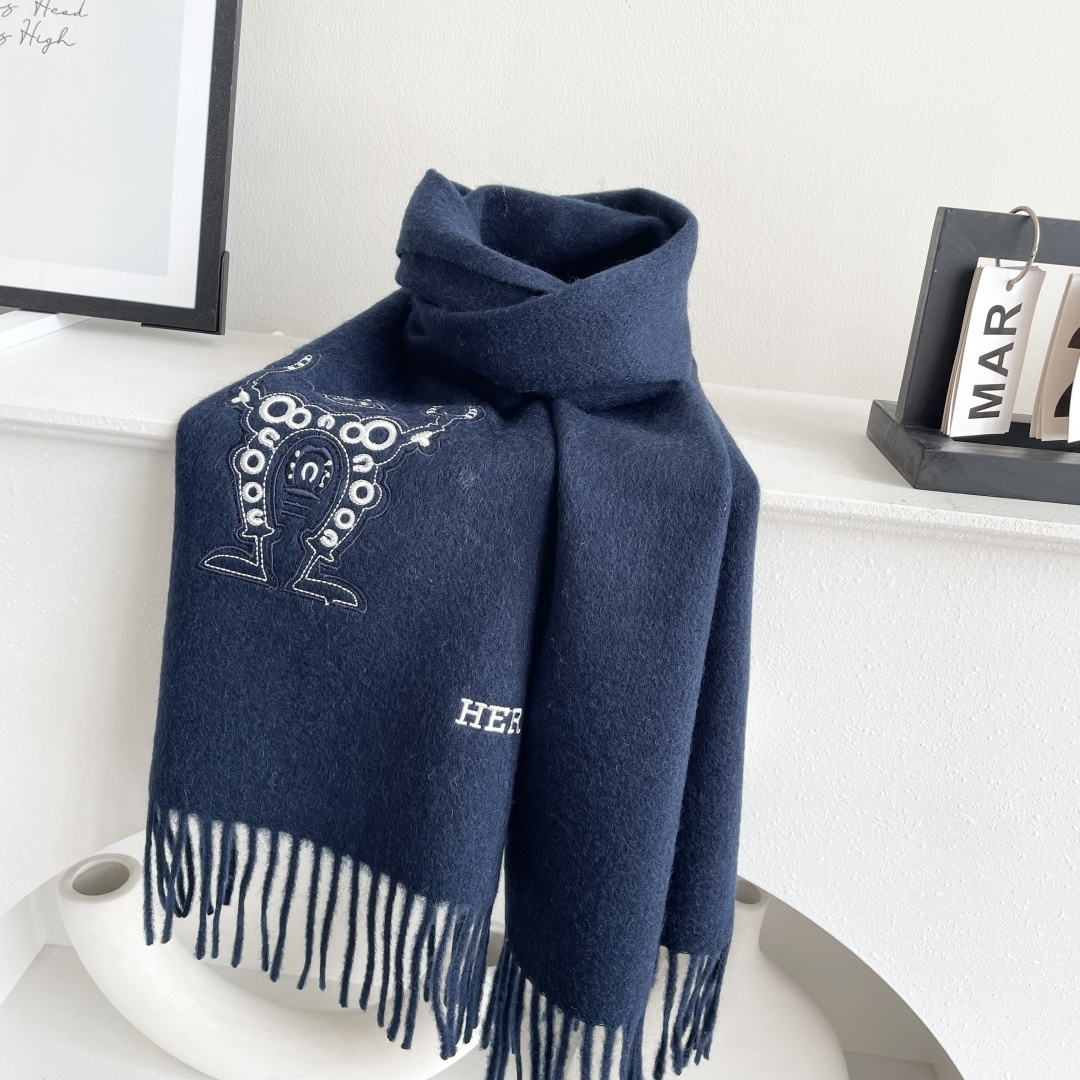 上新2025爱马仕男女款围巾且买且珍惜😍~都是出口订单所以比较难遇❤️东西讲究少而精😍好看的一定要收😎这