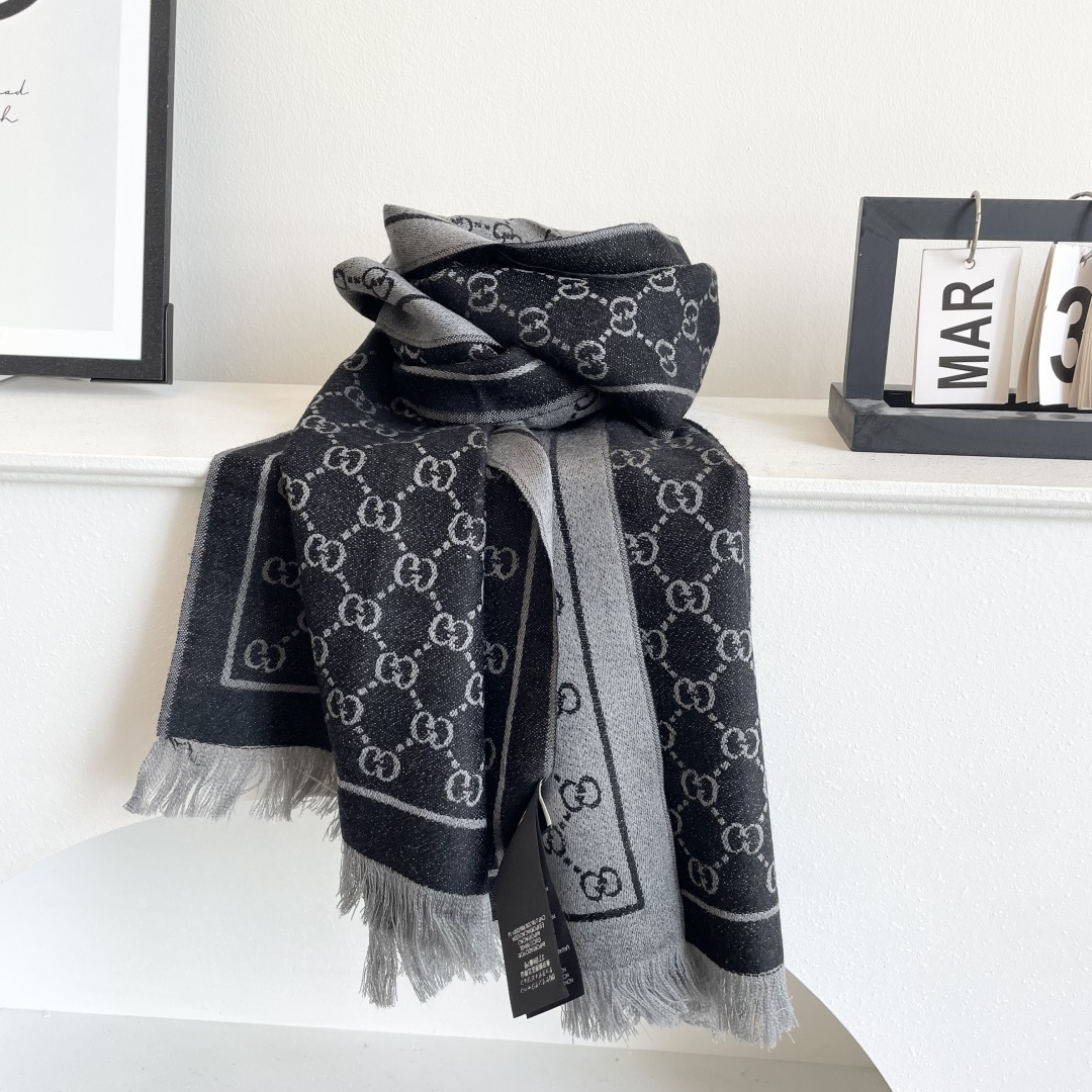 Gucci · 古奇经典羊绒披肩围巾❗来个硬货.麻溜的安排上.纯正出口❗原订单已经交货一批，其中一批刚过