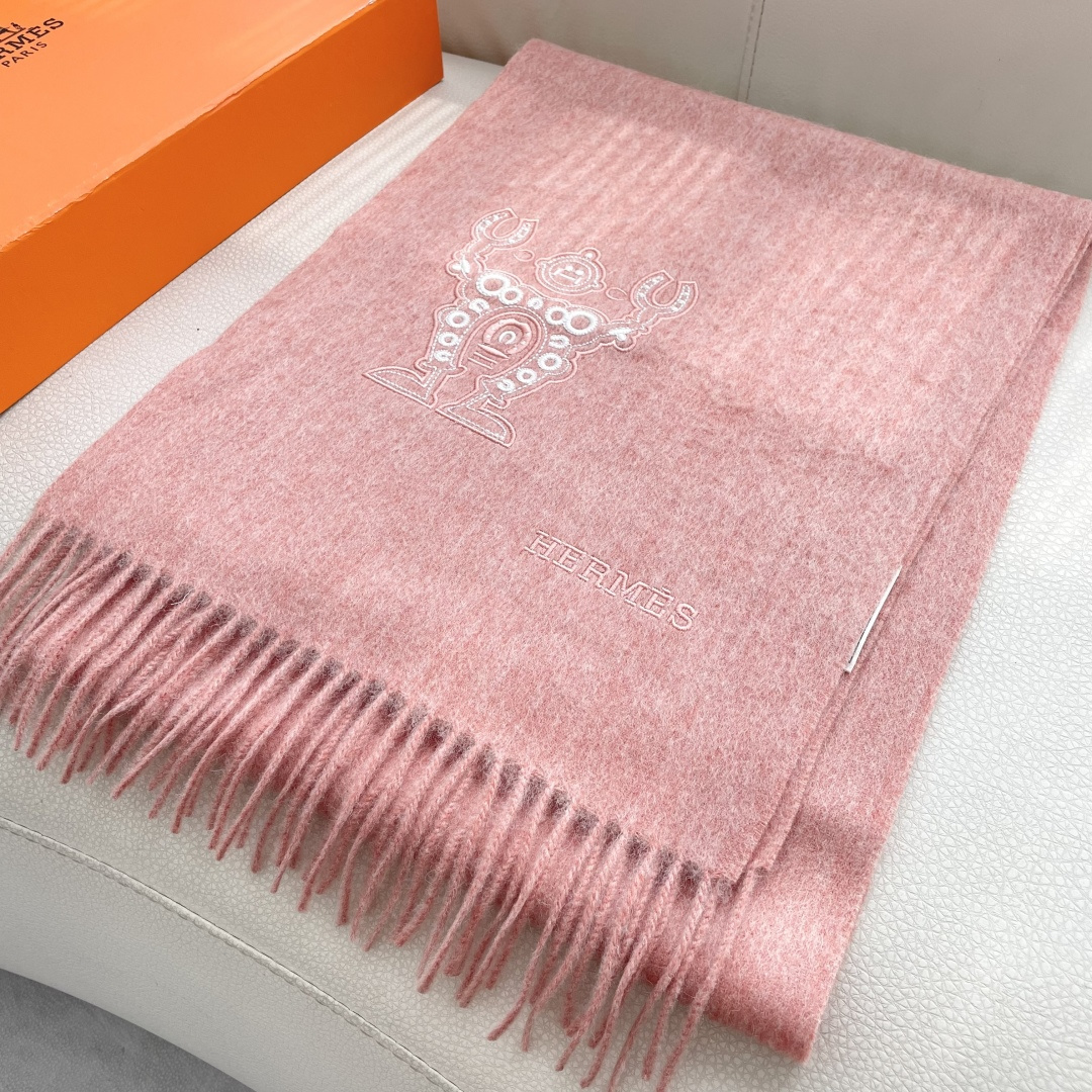 上新2025爱马仕男女款围巾且买且珍惜😍~都是出口订单所以比较难遇❤️东西讲究少而精😍好看的一定要收😎这