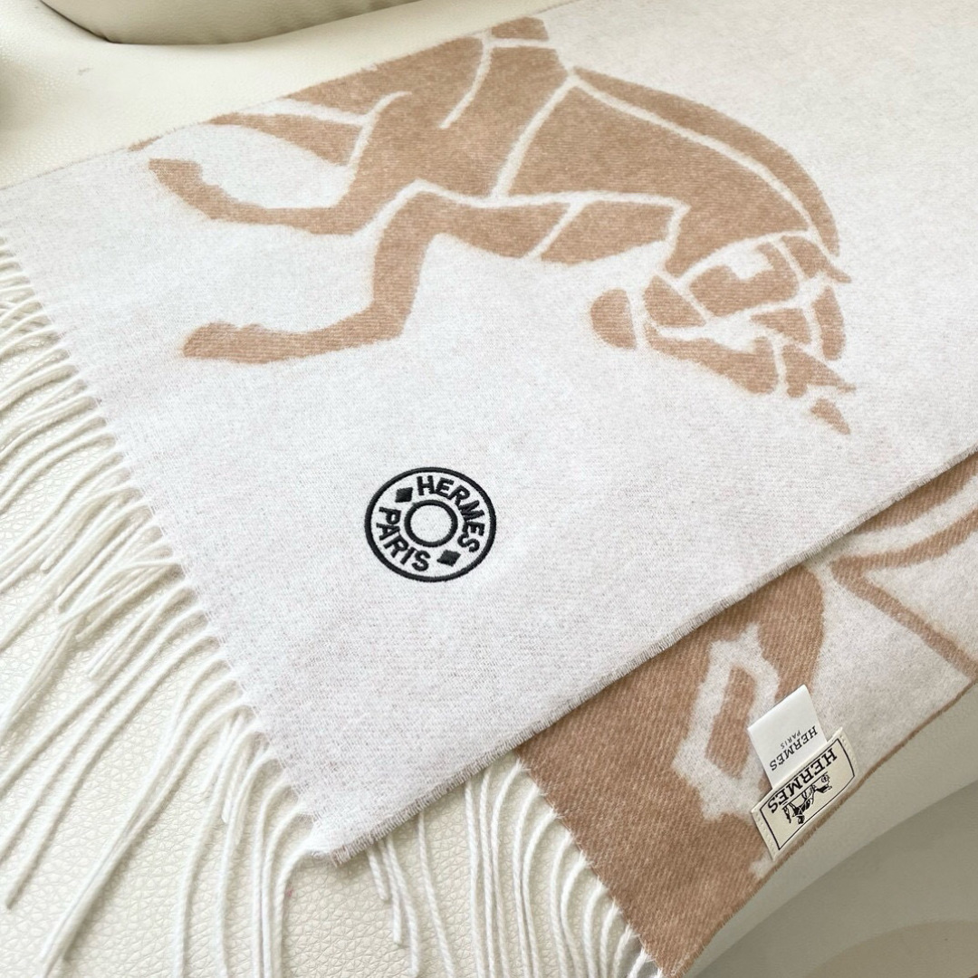 上新2025爱马仕男女款围巾且买且珍惜😍~都是出口订单所以比较难遇❤️东西讲究少而精😍好看的一定要收😎这