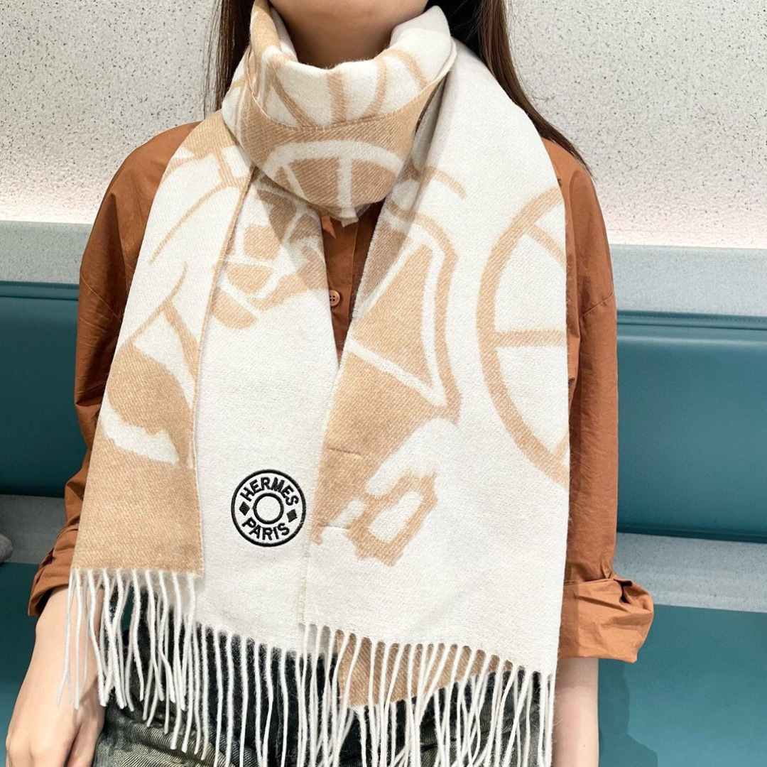 上新2025爱马仕男女款围巾且买且珍惜😍~都是出口订单所以比较难遇❤️东西讲究少而精😍好看的一定要收😎这