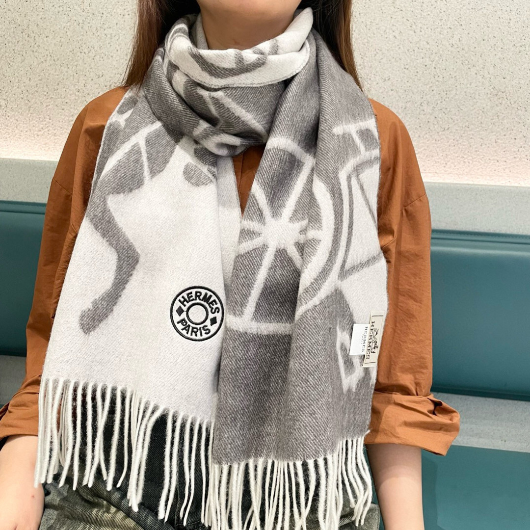 上新2025爱马仕男女款围巾且买且珍惜😍~都是出口订单所以比较难遇❤️东西讲究少而精😍好看的一定要收😎这