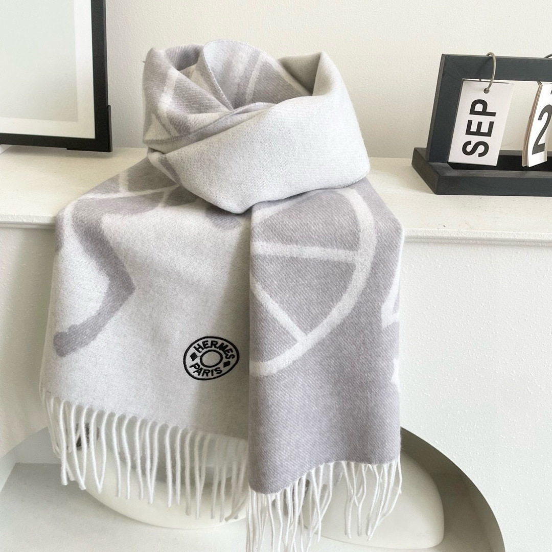 上新2025爱马仕男女款围巾且买且珍惜😍~都是出口订单所以比较难遇❤️东西讲究少而精😍好看的一定要收😎这