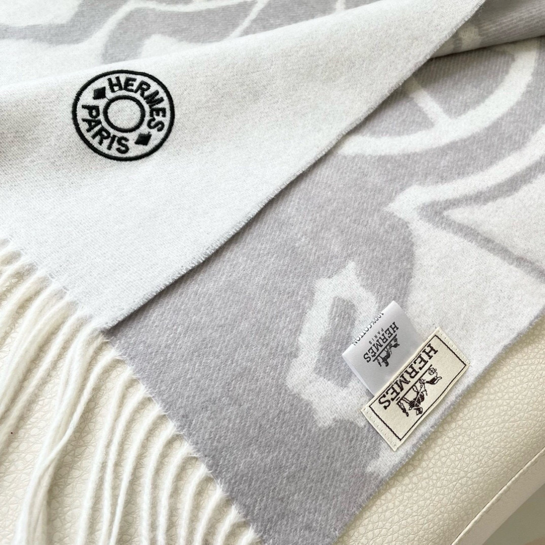 上新2025爱马仕男女款围巾且买且珍惜😍~都是出口订单所以比较难遇❤️东西讲究少而精😍好看的一定要收😎这