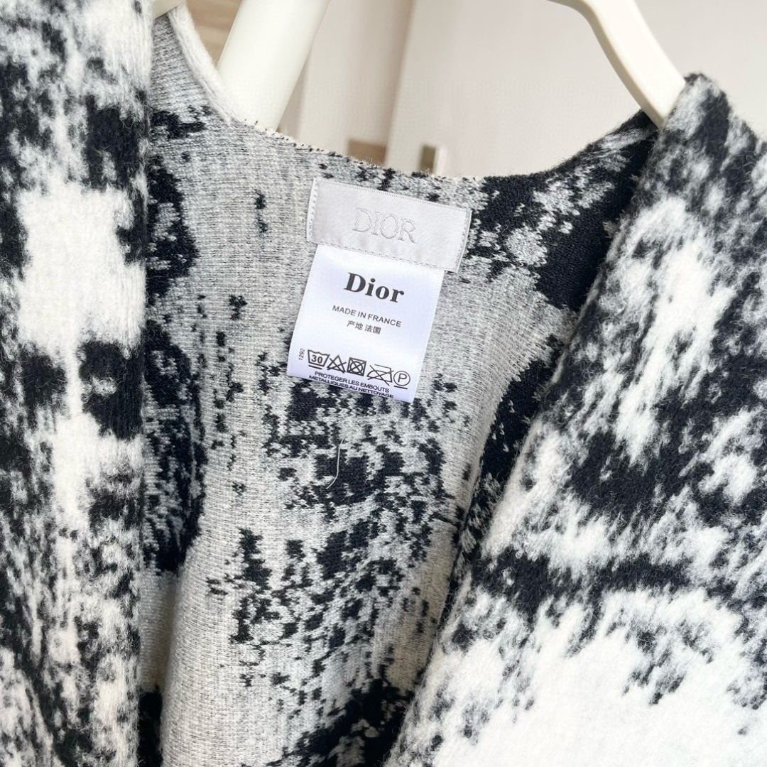 ✨重磅推荐‼️CD动物印花大方巾❗️围巾披肩毛毯三用，超级惊艳的一款！百分百保真！超唯美的一款正品订单，