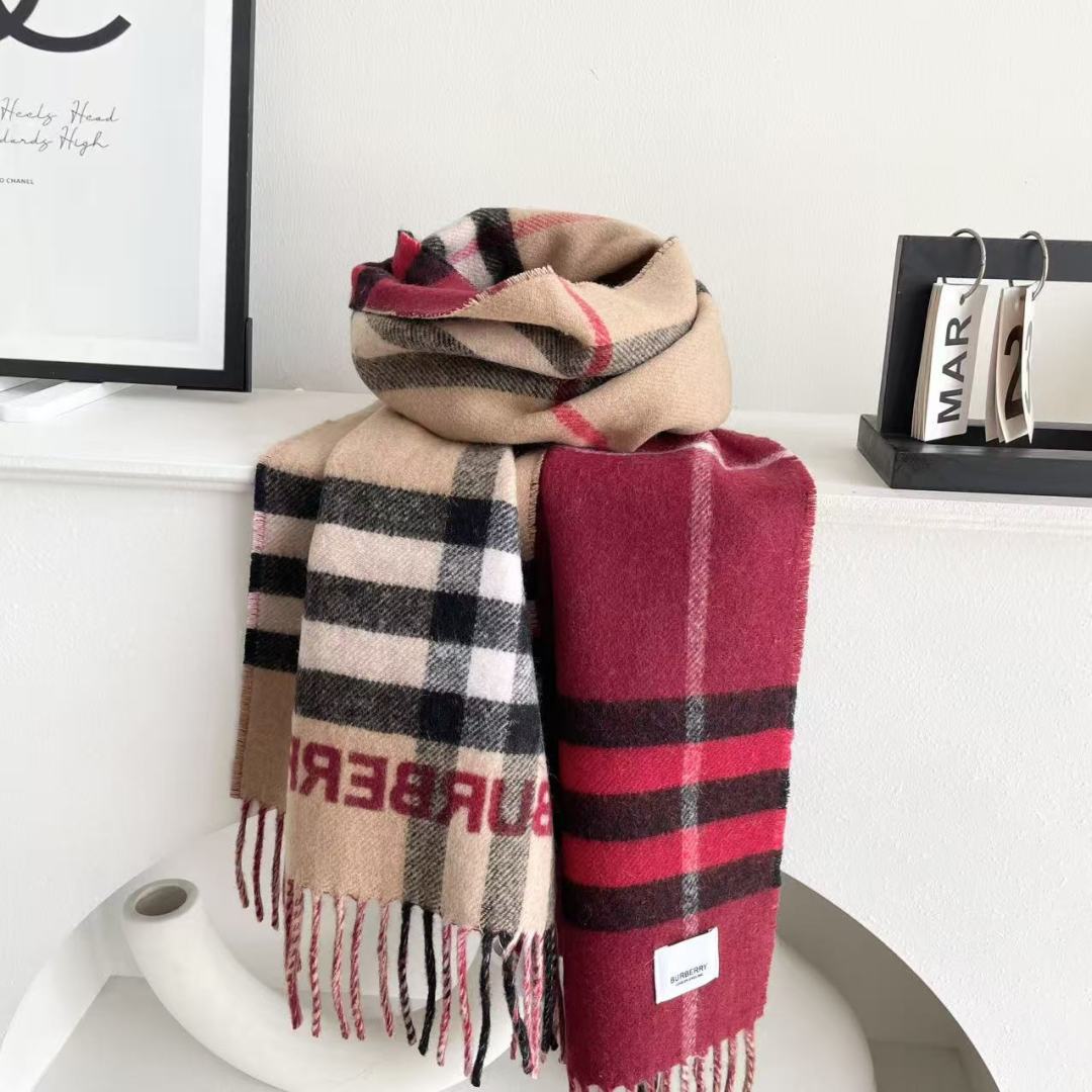 Burberry 匠心巨作🔥· 经典大格双面提花羊绒围巾👍完全等于2条围巾‼️品牌首席创意总监Ricca
