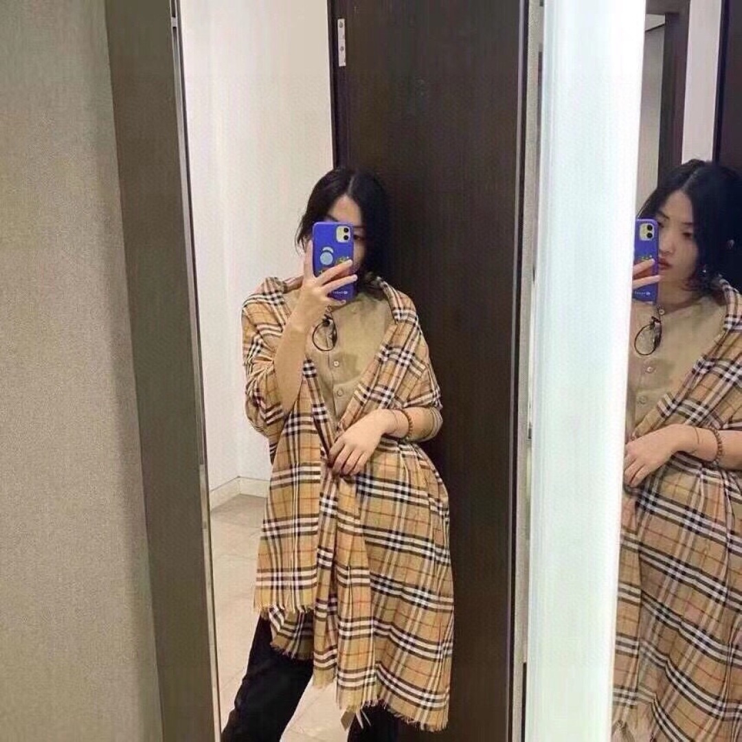 要顶级品质看过来👑👑原单货 🎁 B家【双面长巾】，这才是硬货，殿堂级御用推荐！高出镜率单品，顶级羊绒两面