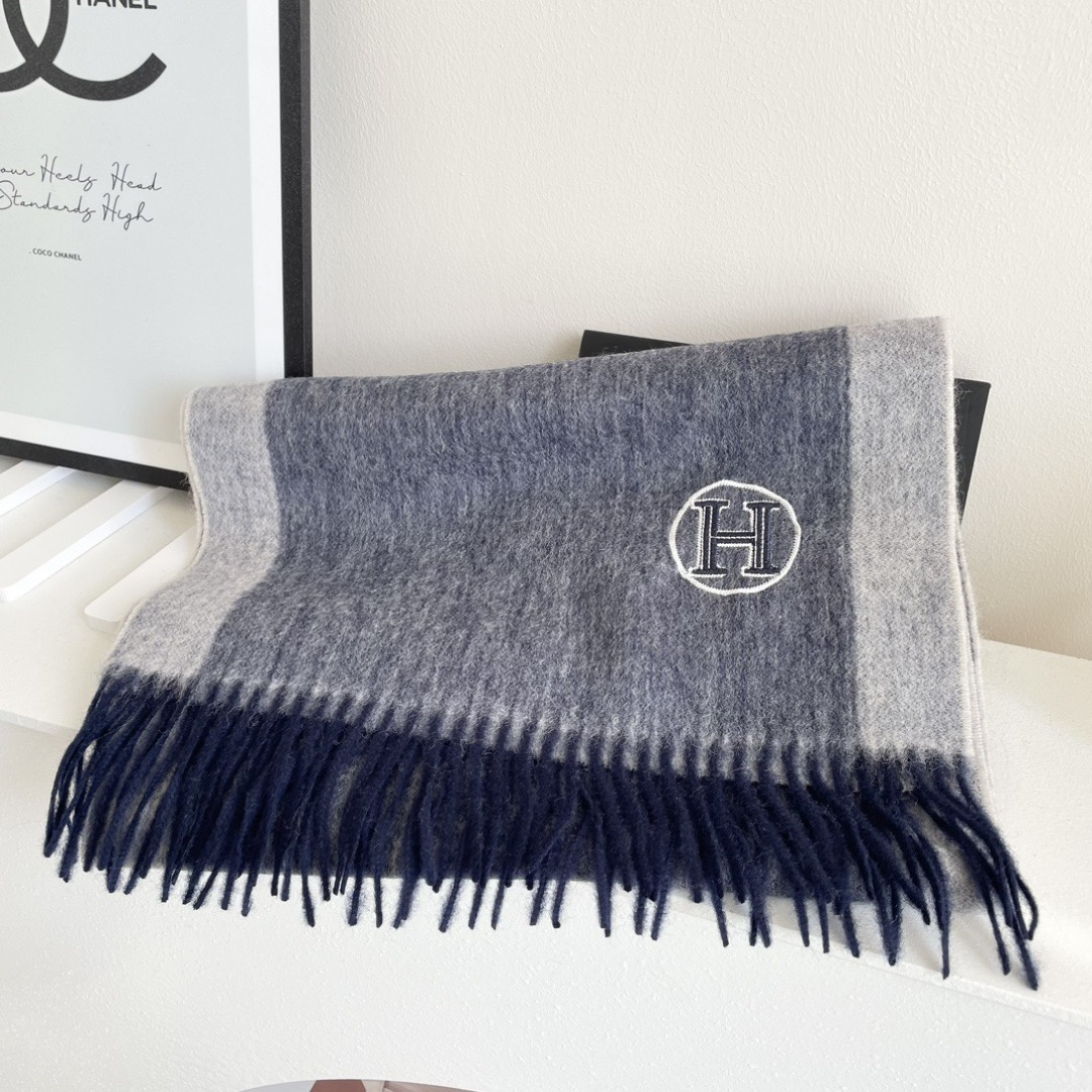 上新2025爱马仕男女款围巾且买且珍惜😍~都是出口订单所以比较难遇❤️东西讲究少而精😍好看的一定要收😎这