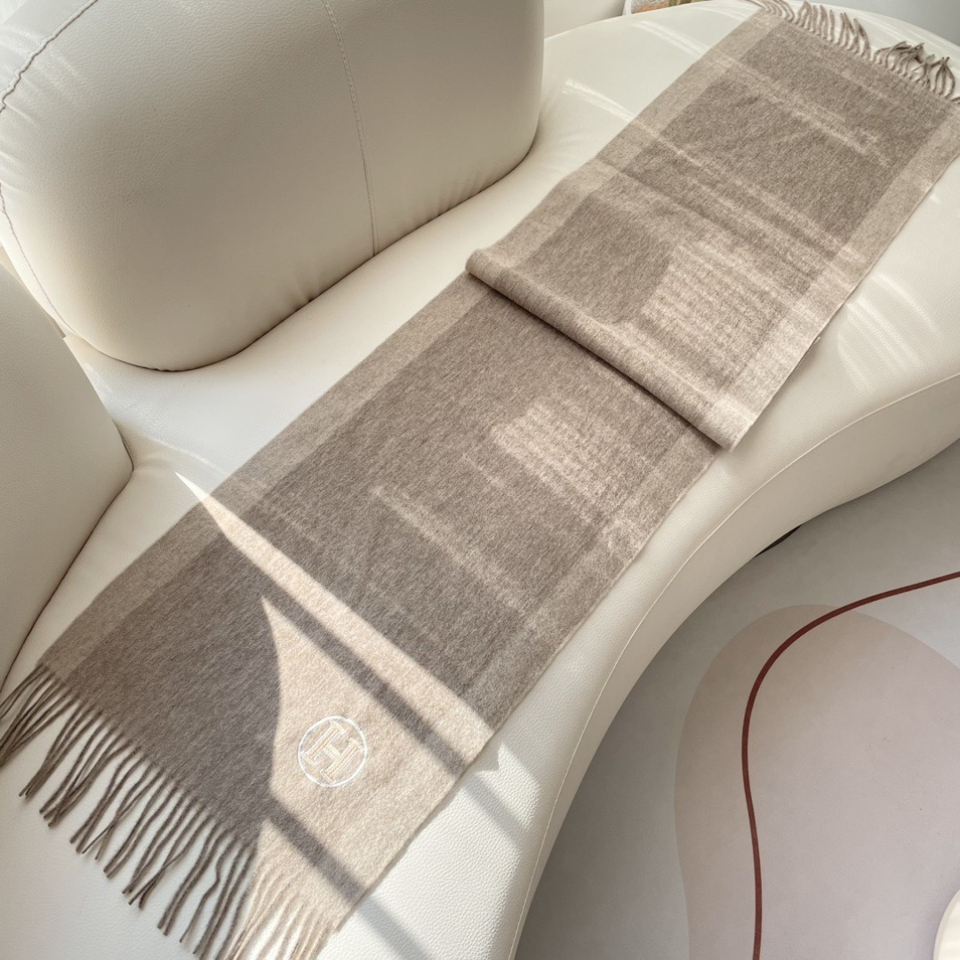 上新2025爱马仕男女款围巾且买且珍惜😍~都是出口订单所以比较难遇❤️东西讲究少而精😍好看的一定要收😎这