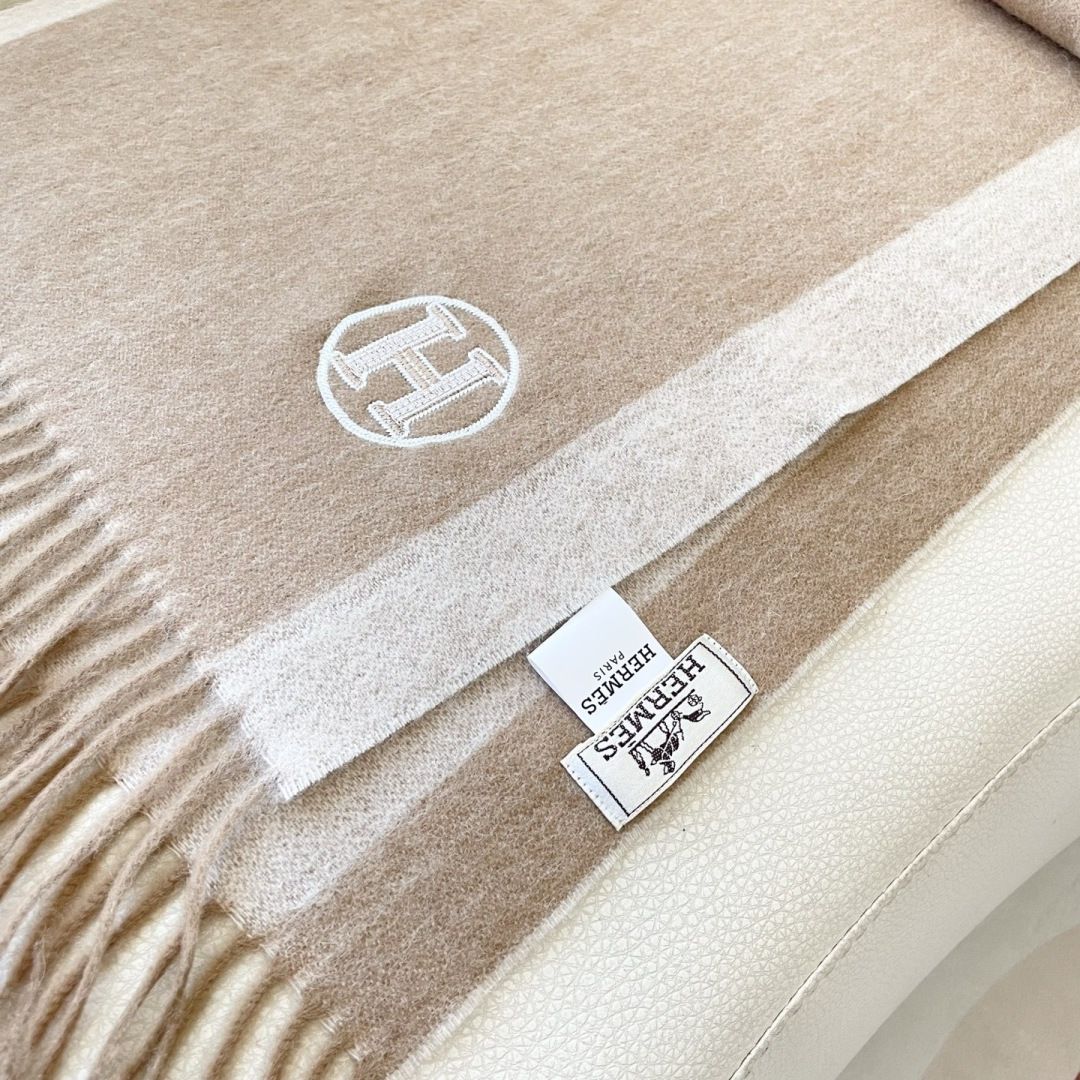 上新2025爱马仕男女款围巾且买且珍惜😍~都是出口订单所以比较难遇❤️东西讲究少而精😍好看的一定要收😎这