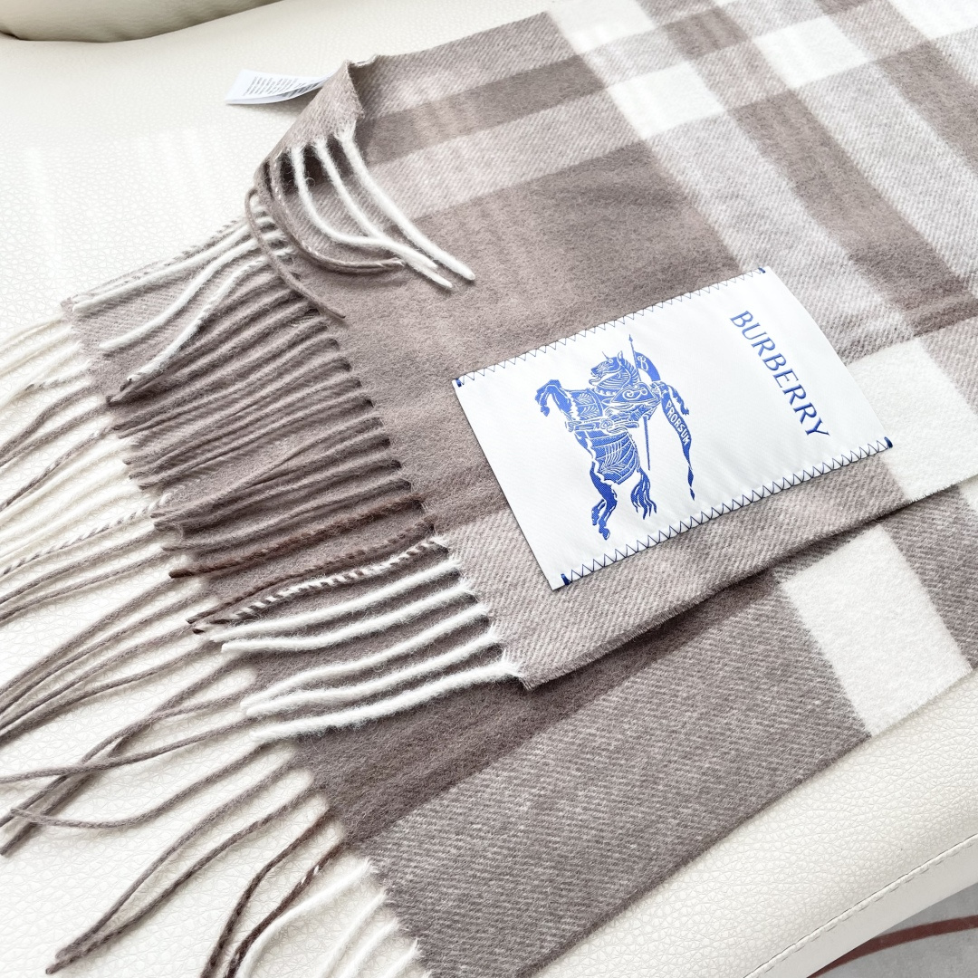 爆款🔺双面羊绒专柜同步 经典设计完美，若隐若现的巴宝利标志，强烈推荐手慢无‼️千万别去专柜买‼️代购就要