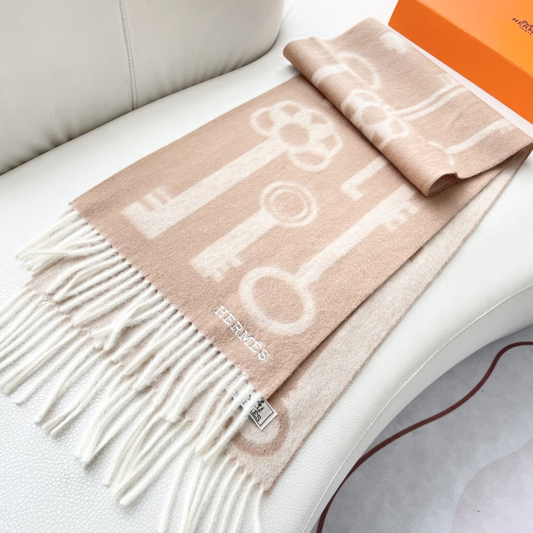 上新2025爱马仕男女款围巾且买且珍惜😍~都是出口订单所以比较难遇❤️东西讲究少而精😍好看的一定要收😎这