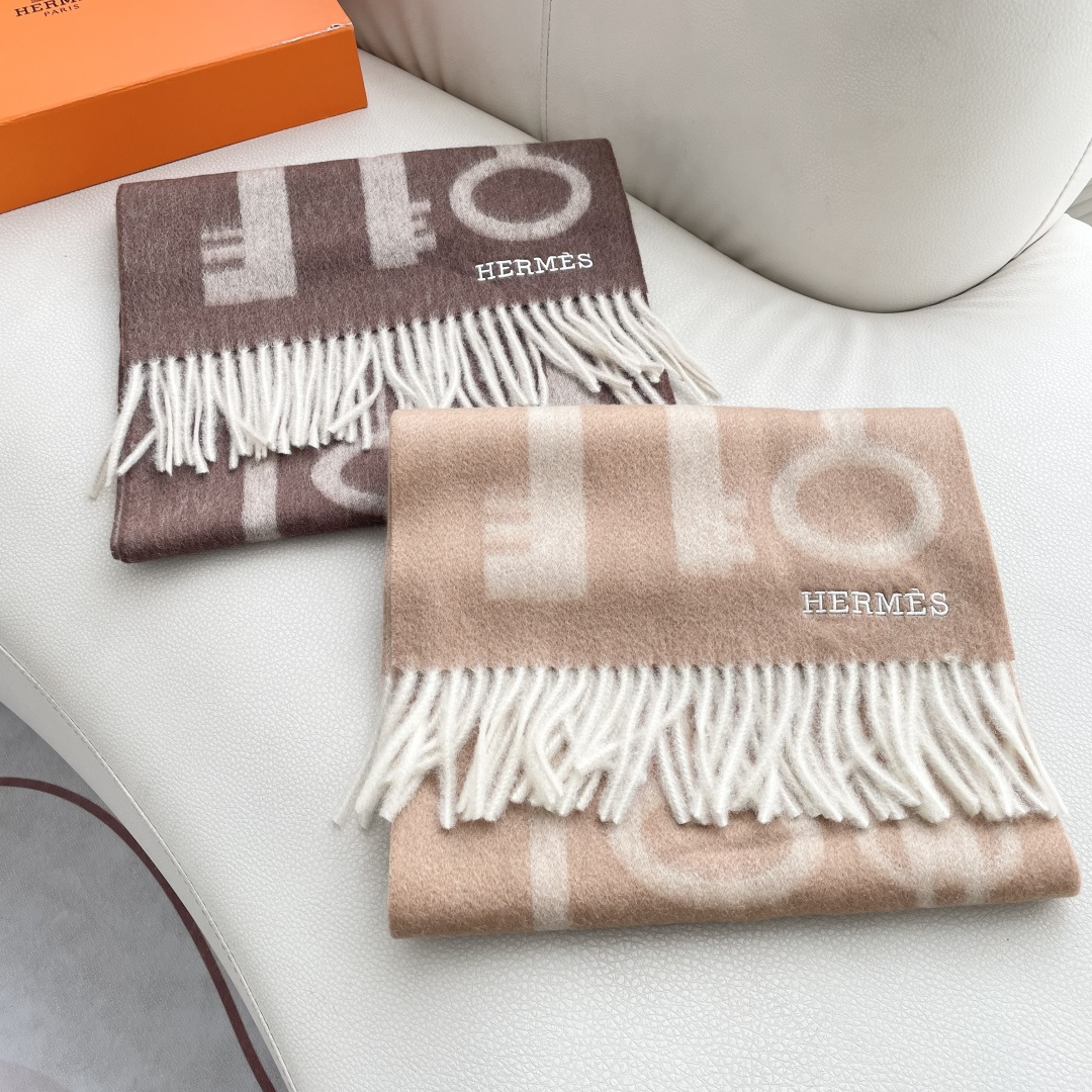 上新2025爱马仕男女款围巾且买且珍惜😍~都是出口订单所以比较难遇❤️东西讲究少而精😍好看的一定要收😎这
