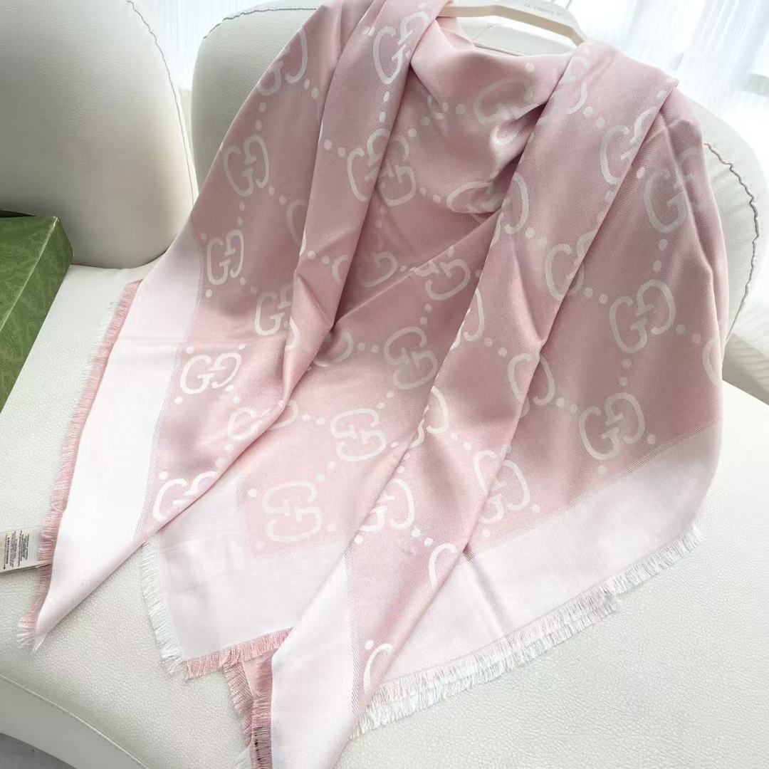 Gucci · 古奇经典羊绒真丝围巾❗来个硬货.麻溜的安排上.纯正出口❗原订单已经交货一批，其中一批刚过