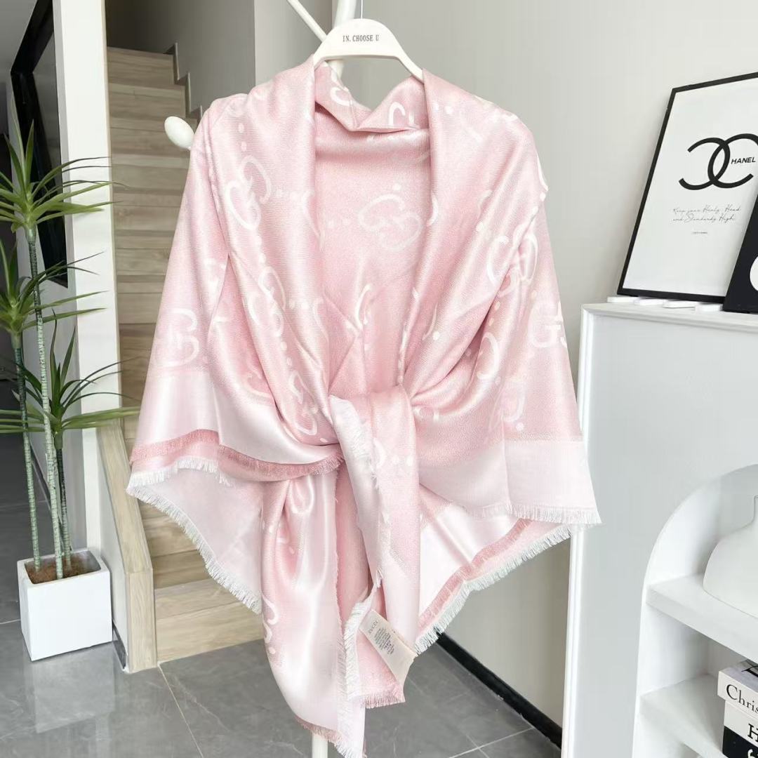 Gucci · 古奇经典羊绒真丝围巾❗来个硬货.麻溜的安排上.纯正出口❗原订单已经交货一批，其中一批刚过