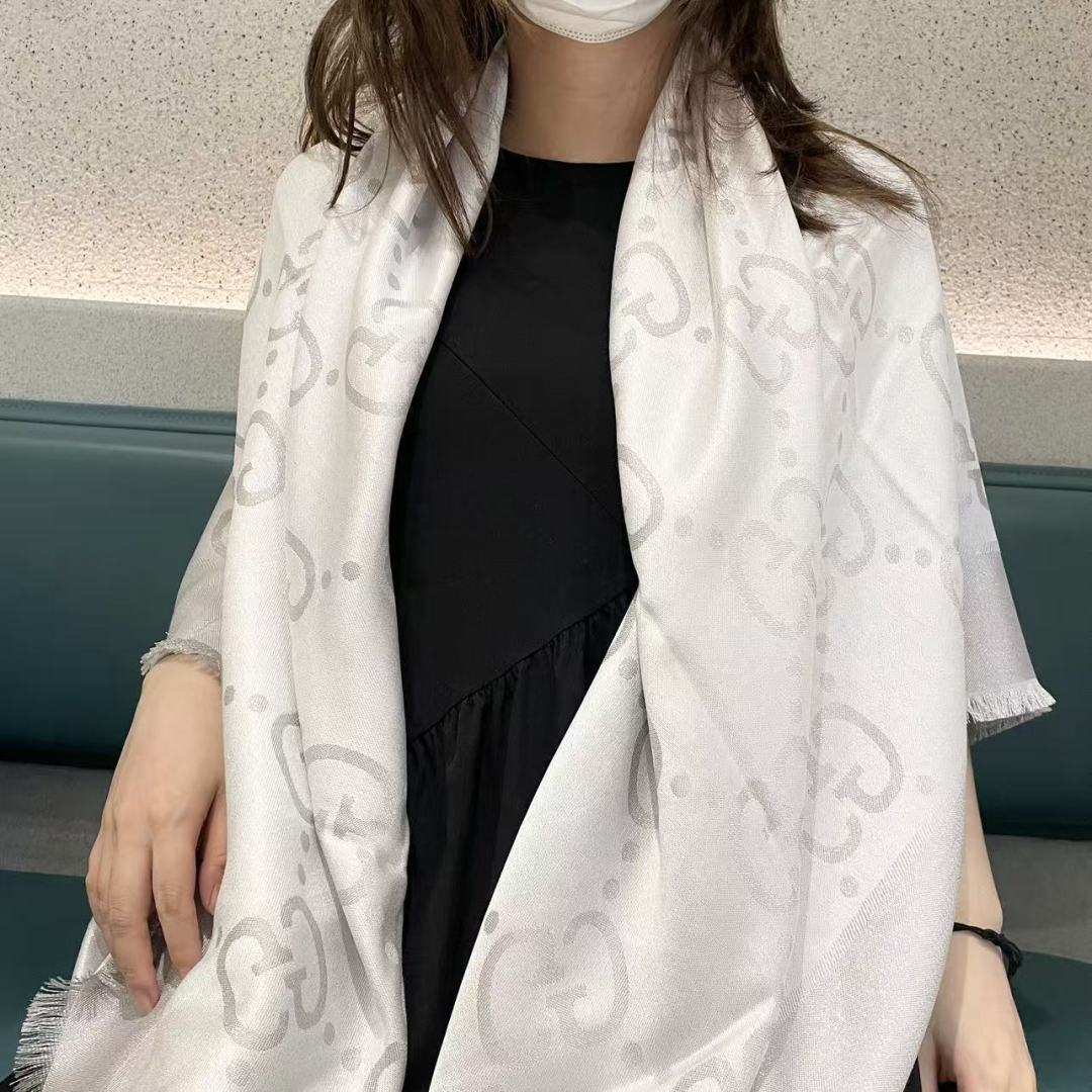 Gucci · 古奇经典羊绒真丝围巾❗来个硬货.麻溜的安排上.纯正出口❗原订单已经交货一批，其中一批刚过