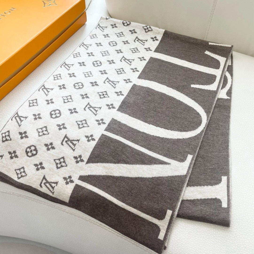 爆款上新 情侣款👍👍LV 独家牛货🐂 奢华尽在尺寸之间，高端品质‼️具有超高羊绒品质才会被此品牌青睐‼️