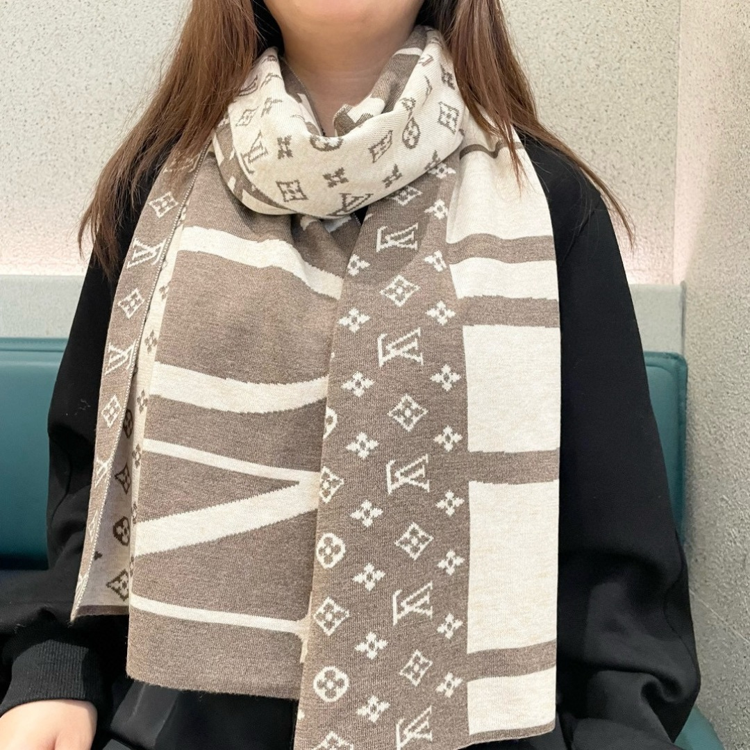 爆款上新 情侣款👍👍LV 独家牛货🐂 奢华尽在尺寸之间，高端品质‼️具有超高羊绒品质才会被此品牌青睐‼️