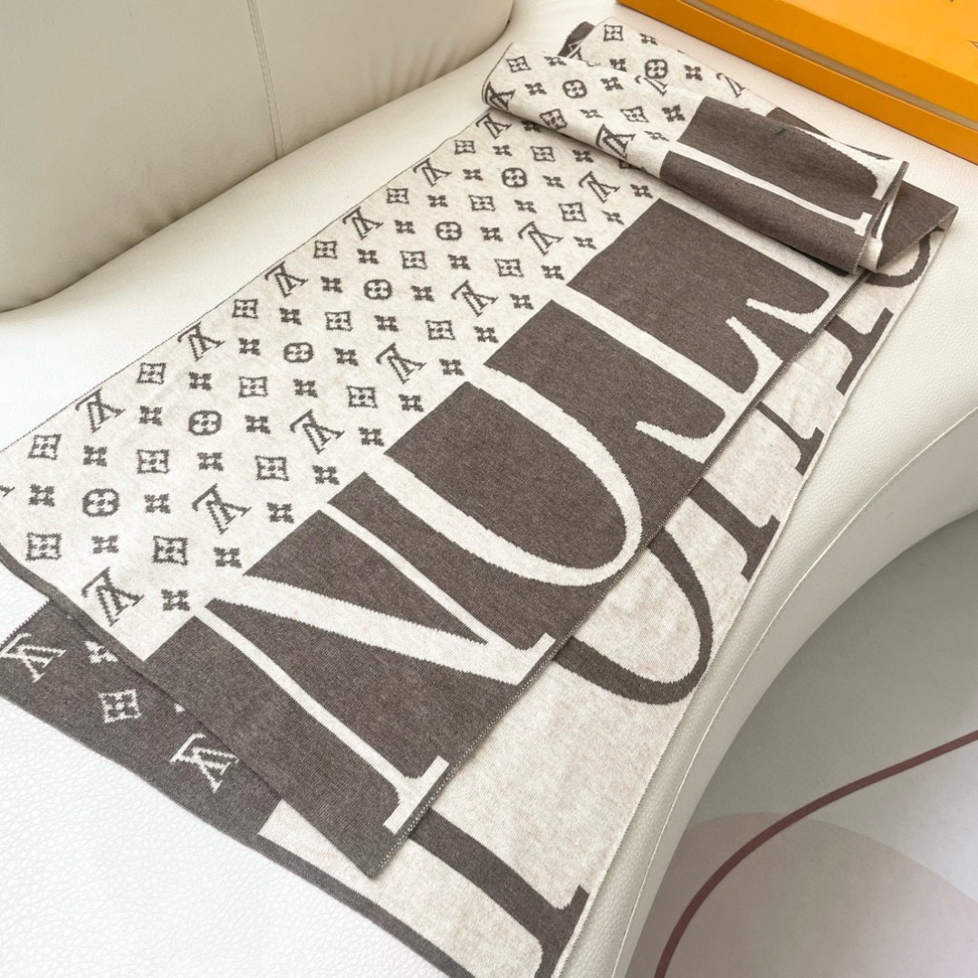 爆款上新 情侣款👍👍LV 独家牛货🐂 奢华尽在尺寸之间，高端品质‼️具有超高羊绒品质才会被此品牌青睐‼️