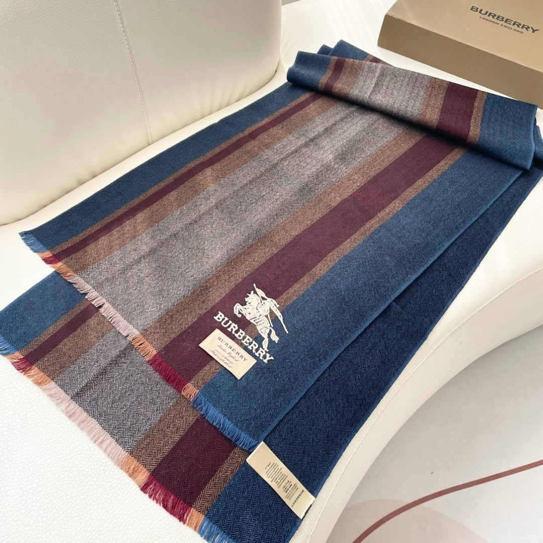 王牌口碑burberry深度水波纹经典羊绒格子围巾‼专柜最新品相，目前专柜都换上了新标👍经典中的经典.全