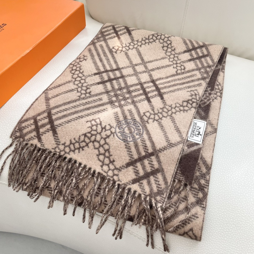 上新2025爱马仕男女款围巾且买且珍惜😍~都是出口订单所以比较难遇❤️东西讲究少而精😍好看的一定要收😎这