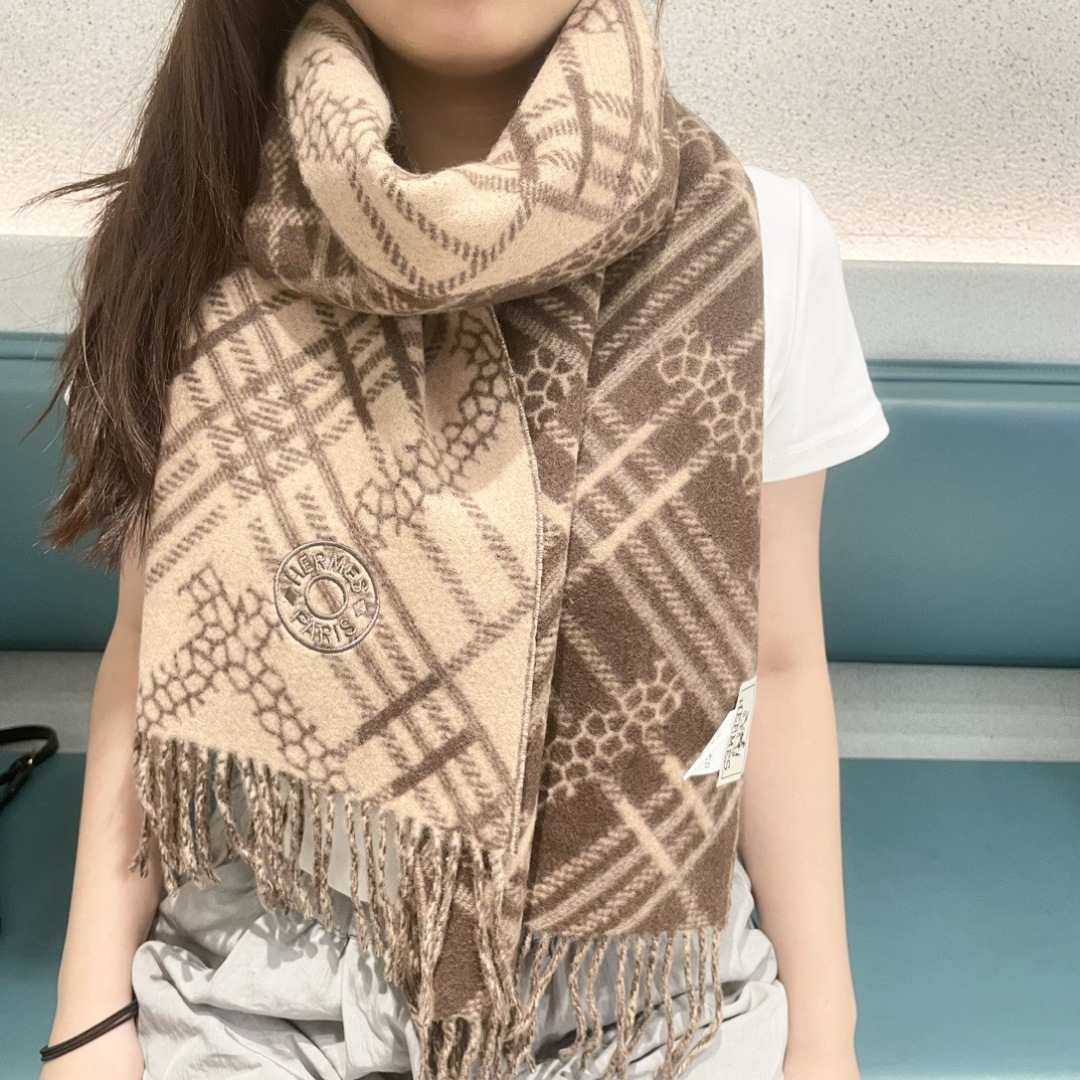 上新2025爱马仕男女款围巾且买且珍惜😍~都是出口订单所以比较难遇❤️东西讲究少而精😍好看的一定要收😎这