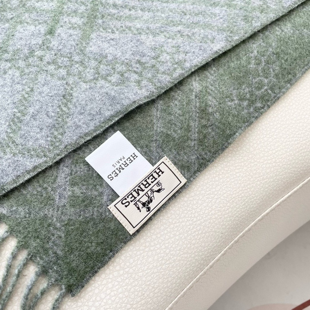 上新2025爱马仕男女款围巾且买且珍惜😍~都是出口订单所以比较难遇❤️东西讲究少而精😍好看的一定要收😎这