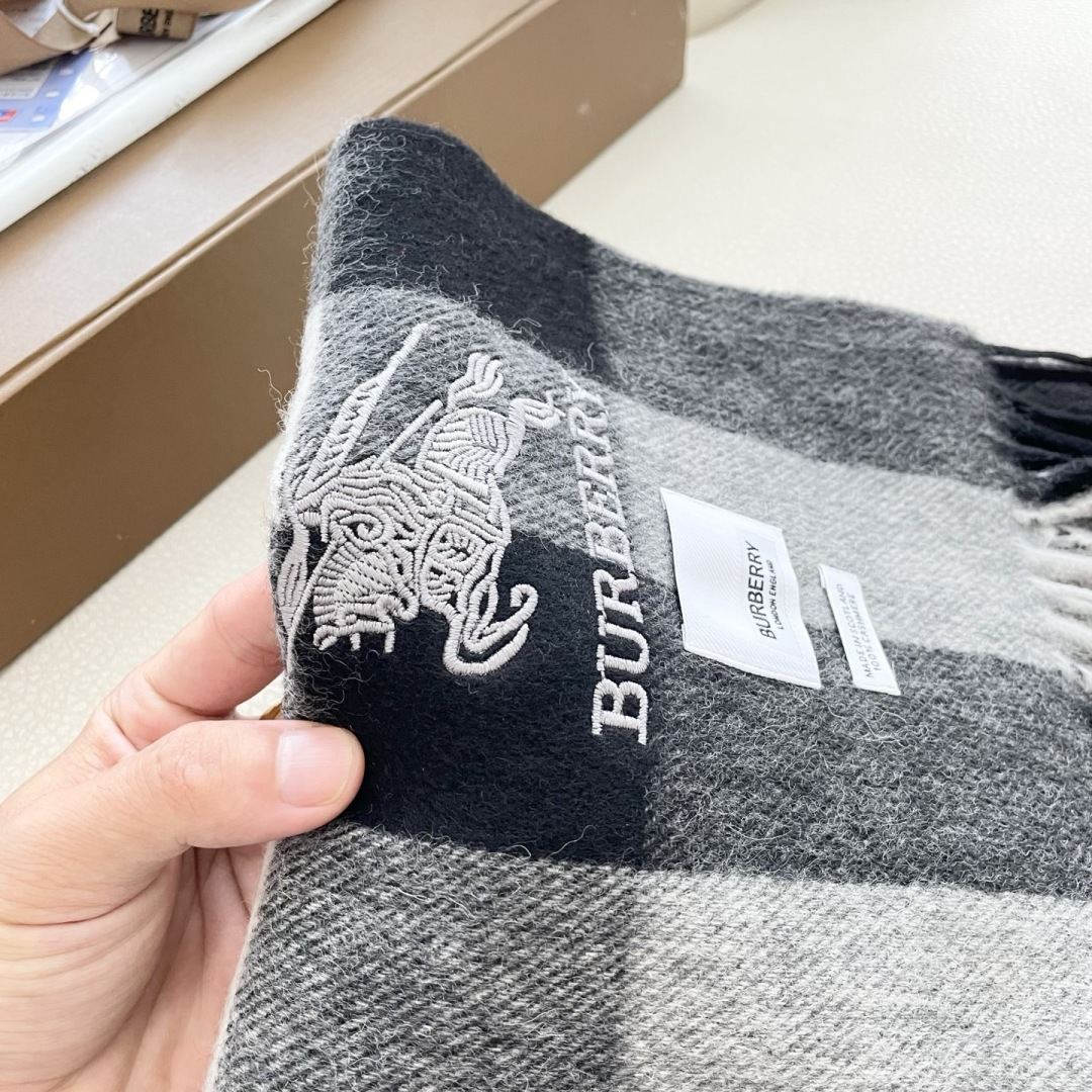 爆款上新 情侣款👍👍B家【经典战马】独家牛货🐂 奢华尽在尺寸之间，高端品质‼️具有超高羊绒品质才会被此品