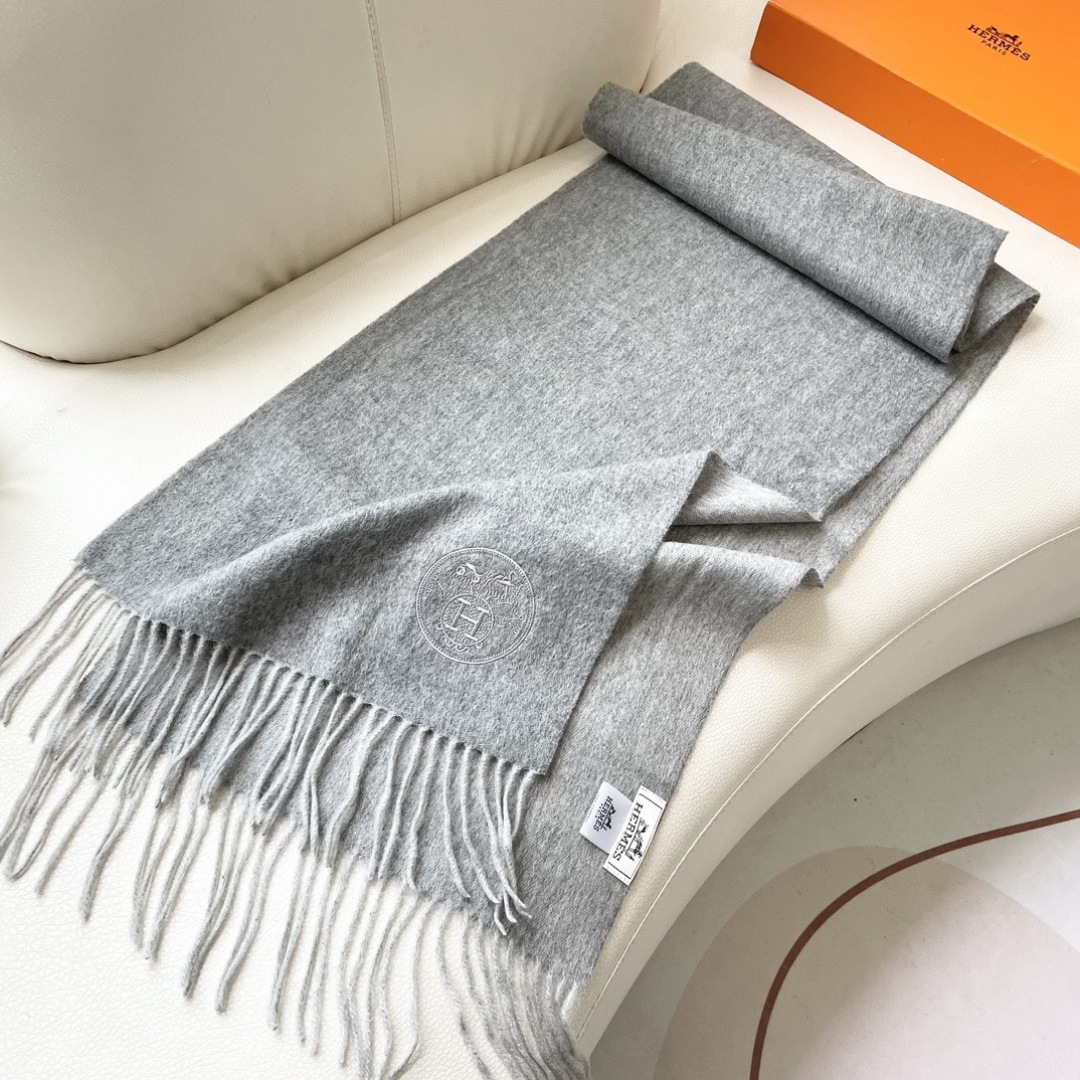 上新2025爱马仕男女款围巾且买且珍惜😍~都是出口订单所以比较难遇❤️东西讲究少而精😍好看的一定要收😎这