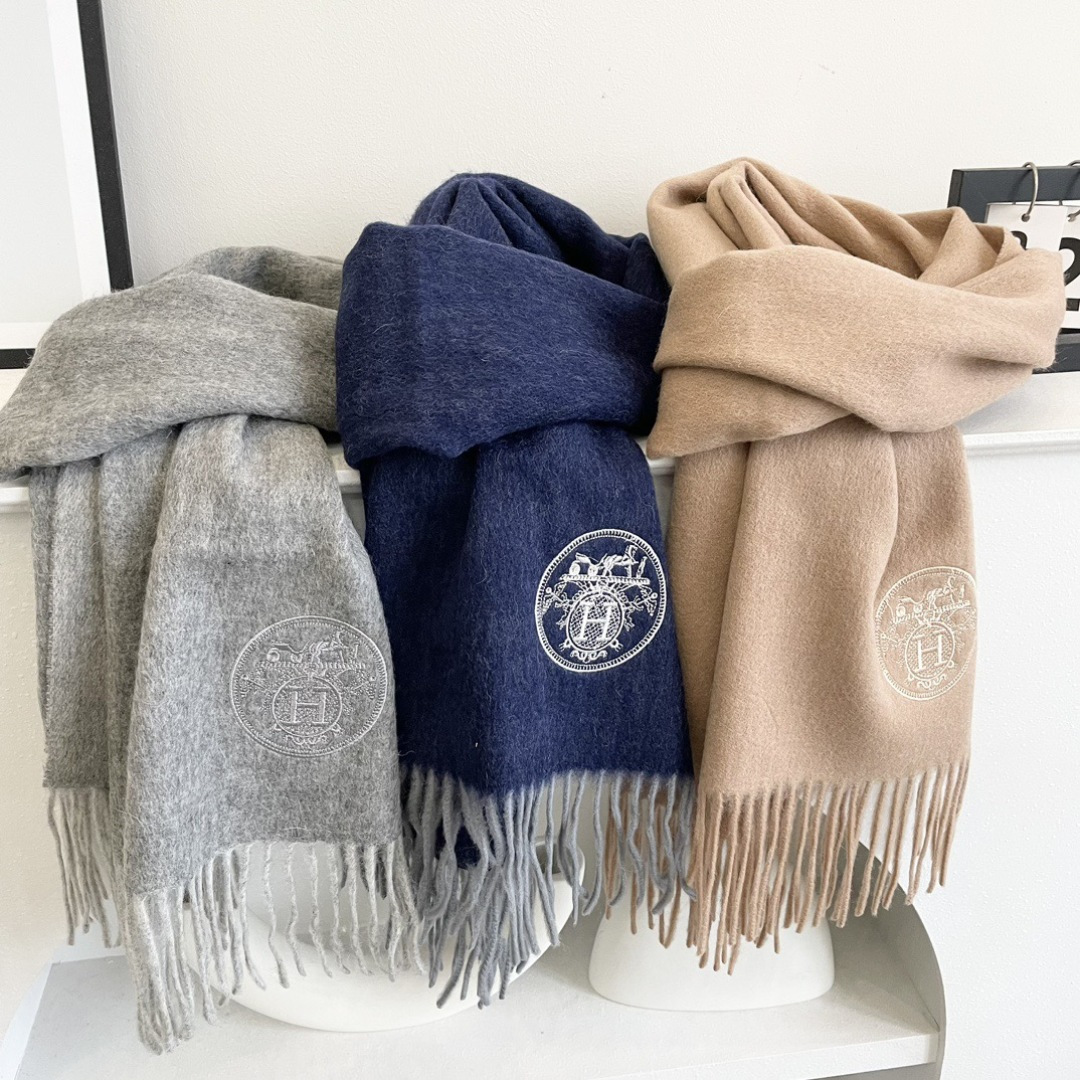 上新2025爱马仕男女款围巾且买且珍惜😍~都是出口订单所以比较难遇❤️东西讲究少而精😍好看的一定要收😎这