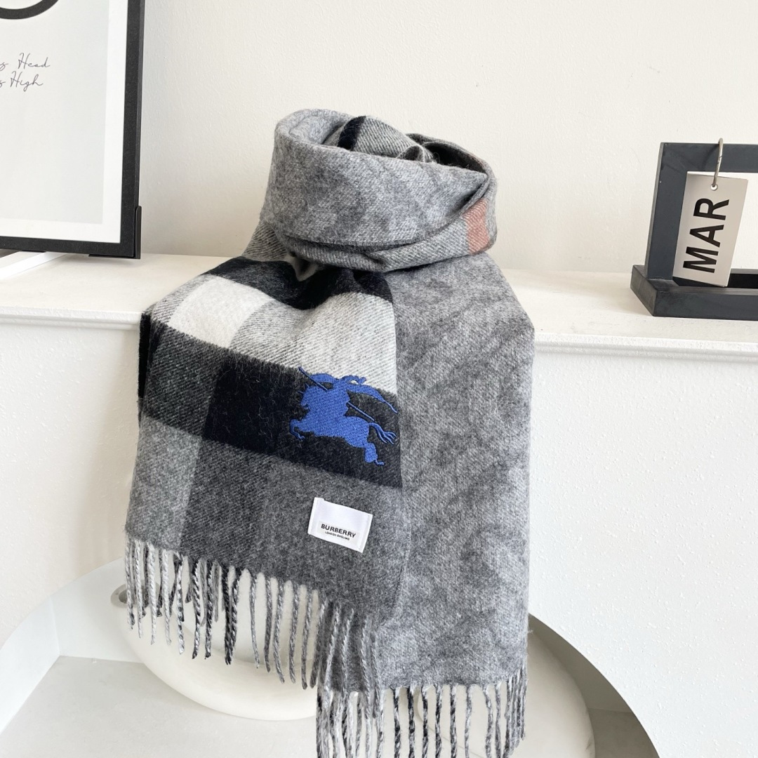 上新2025爱马仕双面男女款围巾且买且珍惜😍~都是出口订单所以比较难遇❤️东西讲究少而精😍好看的一定要收