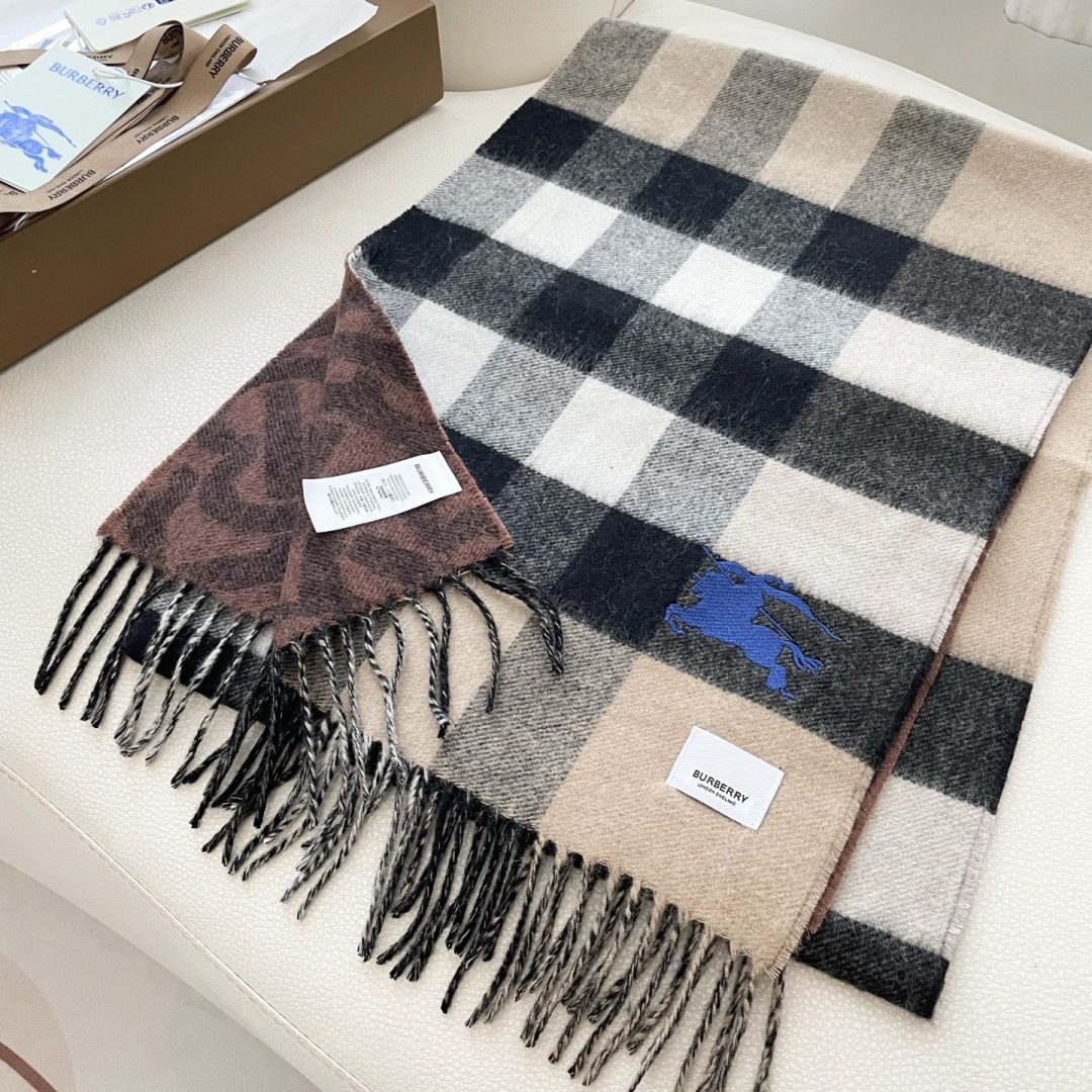 上新2025爱马仕双面男女款围巾且买且珍惜😍~都是出口订单所以比较难遇❤️东西讲究少而精😍好看的一定要收