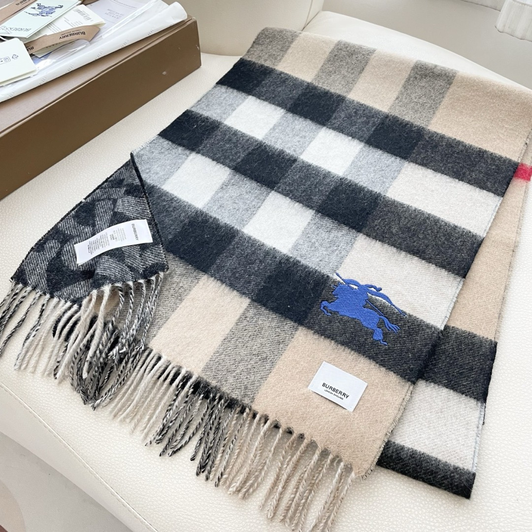 上新2025爱马仕双面男女款围巾且买且珍惜😍~都是出口订单所以比较难遇❤️东西讲究少而精😍好看的一定要收