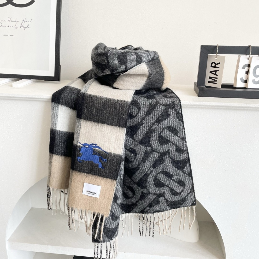 上新2025爱马仕双面男女款围巾且买且珍惜😍~都是出口订单所以比较难遇❤️东西讲究少而精😍好看的一定要收