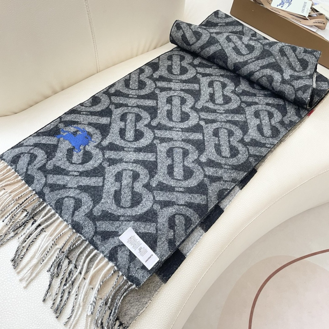 上新2025爱马仕双面男女款围巾且买且珍惜😍~都是出口订单所以比较难遇❤️东西讲究少而精😍好看的一定要收