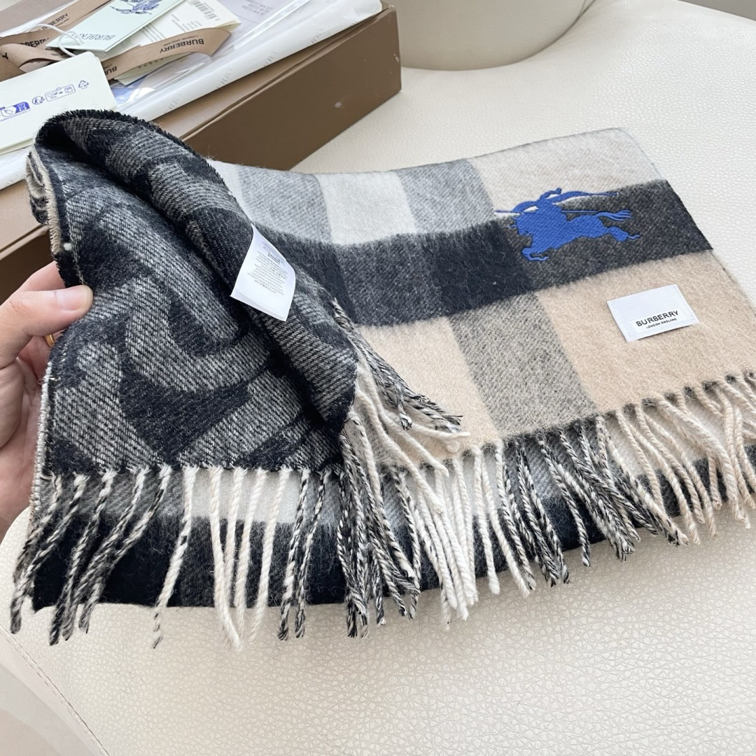 上新2025爱马仕双面男女款围巾且买且珍惜😍~都是出口订单所以比较难遇❤️东西讲究少而精😍好看的一定要收