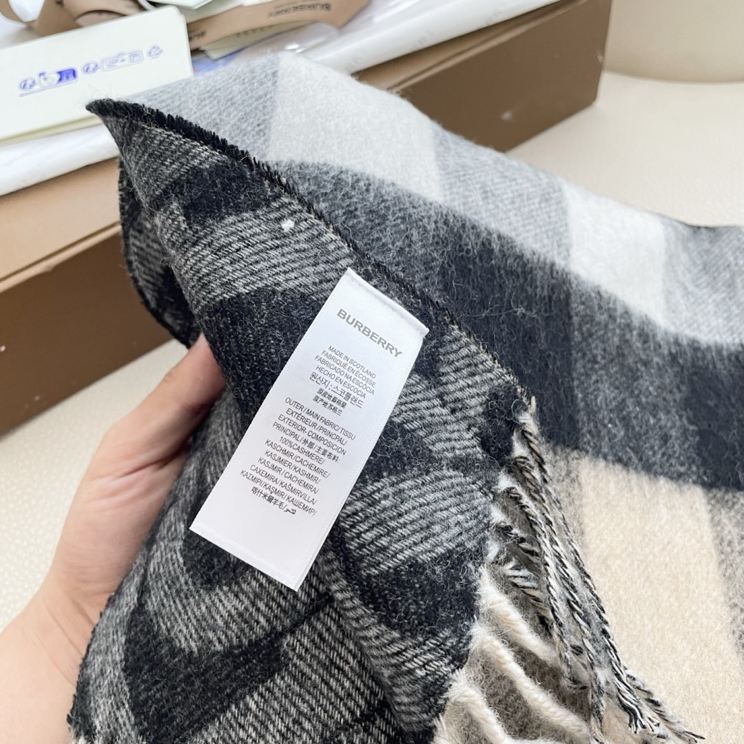 上新2025爱马仕双面男女款围巾且买且珍惜😍~都是出口订单所以比较难遇❤️东西讲究少而精😍好看的一定要收