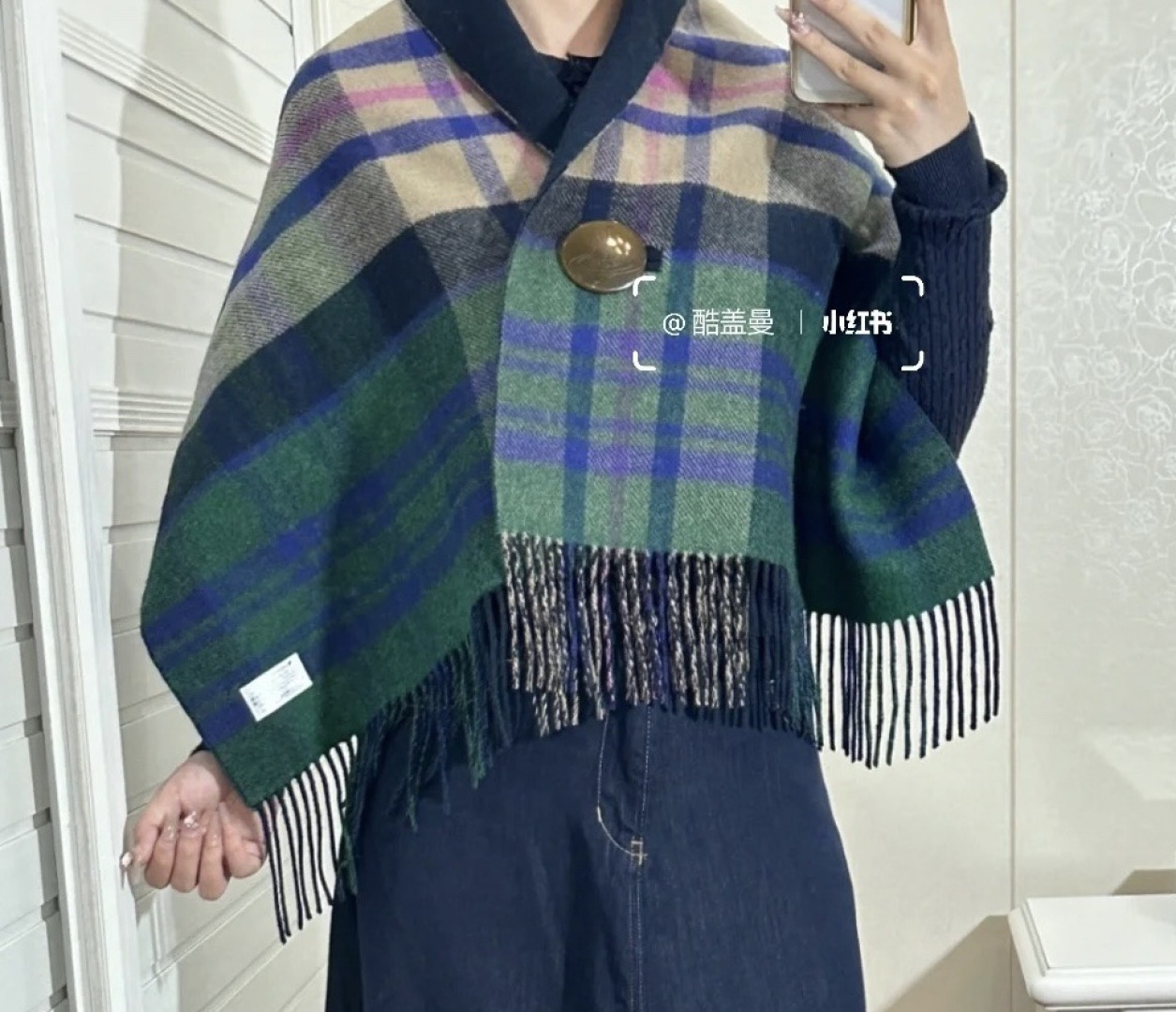 vivienne西太后 可披肩可围巾终于来啦，性价比爆棚的原单西太后土星双色羊毛围巾温暖又百搭。秋冬羊毛