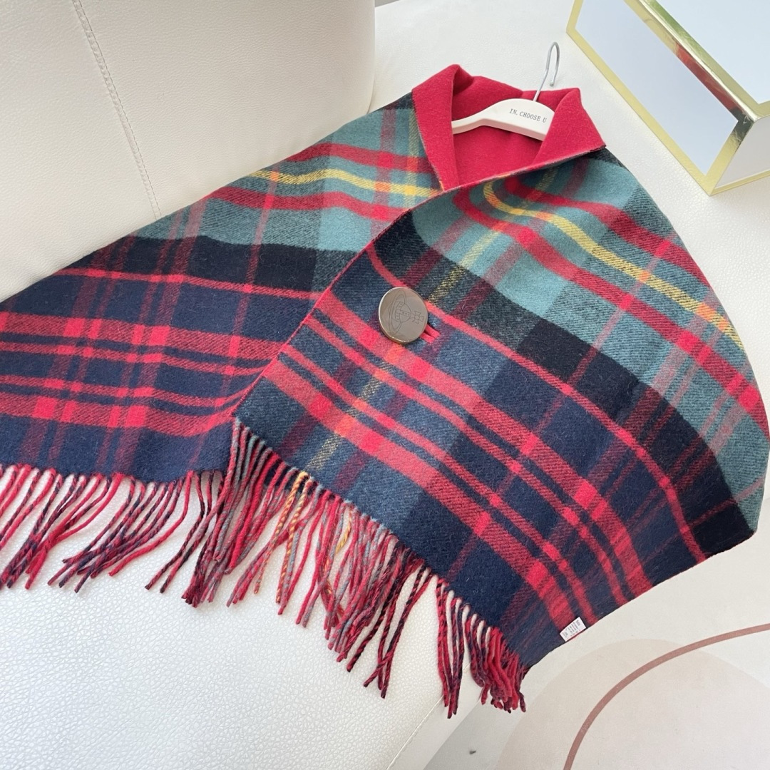 vivienne西太后 可披肩可围巾终于来啦，性价比爆棚的原单西太后土星双色羊毛围巾温暖又百搭。秋冬羊毛