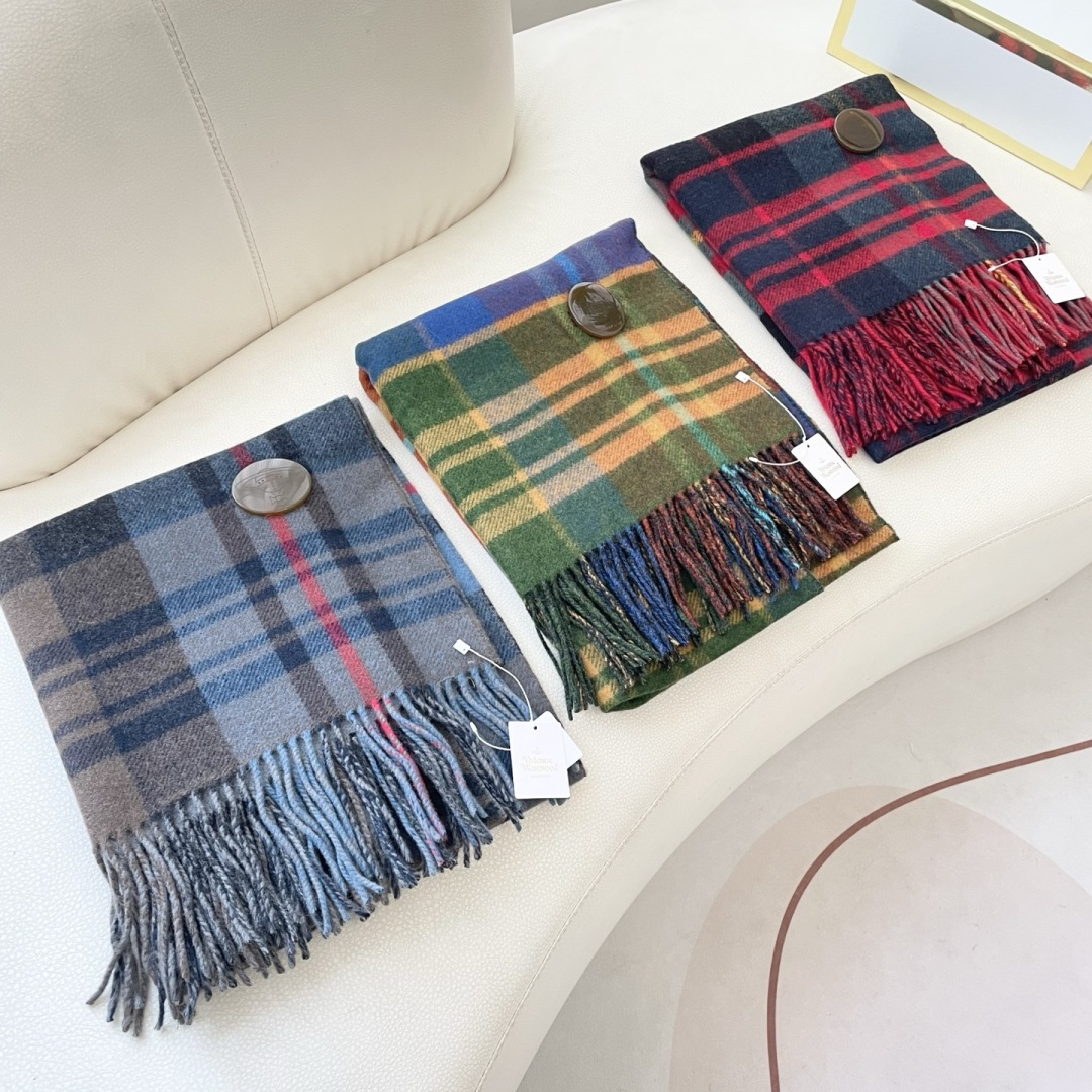 vivienne西太后 可披肩可围巾终于来啦，性价比爆棚的原单西太后土星双色羊毛围巾温暖又百搭。秋冬羊毛