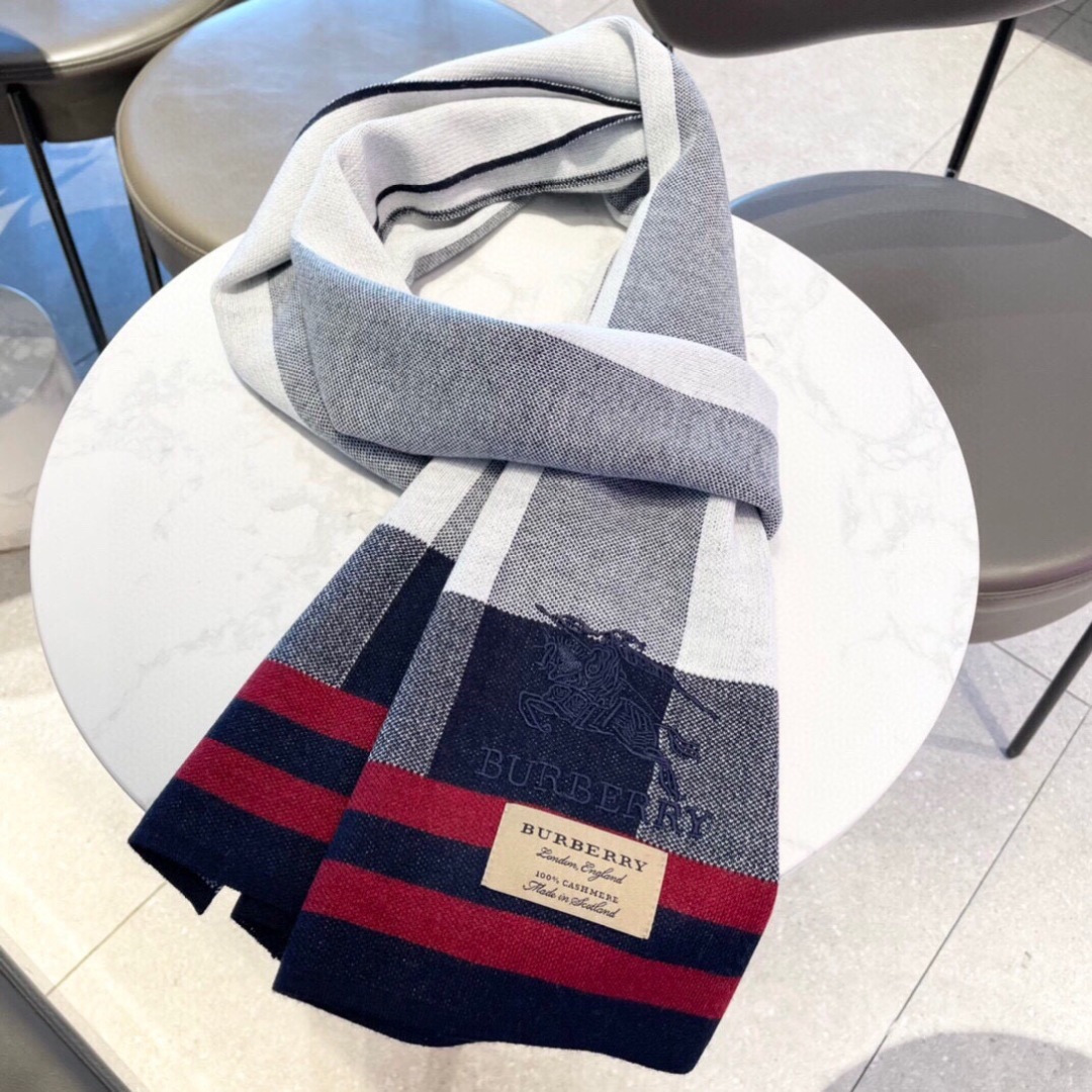 ✨✨爆款来了新款免代购❗️极品‼️重磅最新经典FF字母元素羊毛斗篷，大极品‼️F主打的斗篷，专柜也是刚上