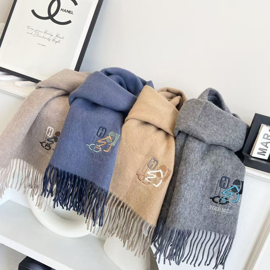 上新2025爱马仕双面男女款围巾且买且珍惜😍~都是出口订单所以比较难遇❤️东西讲究少而精😍好看的一定要收