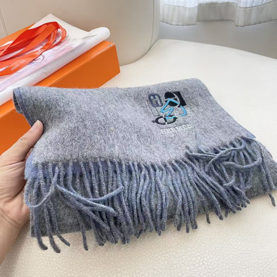 上新2025爱马仕双面男女款围巾且买且珍惜😍~都是出口订单所以比较难遇❤️东西讲究少而精😍好看的一定要收