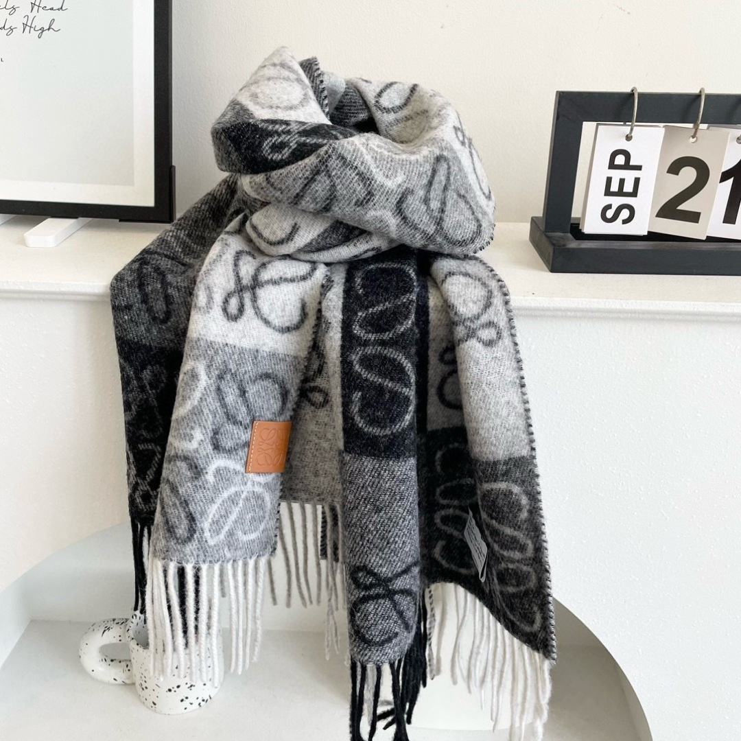 👑👑顶级原单中性款‼️罗意威【LW条纹长巾】很幸運拿到這個品牌的東西，真的不多見，很少在國內做訂單，款式