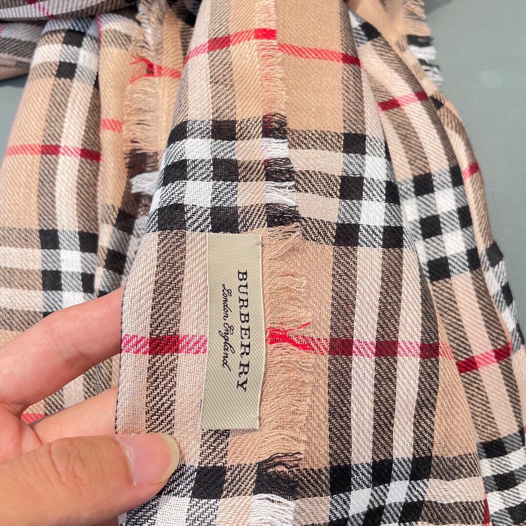 巴宝利💋新款到😍手慢🈚️抢‼️‼️👏💙顶级原单正品旷世绝美顶级高端货👼【绝对值得珍藏👍】👏香奈儿绝美百搭